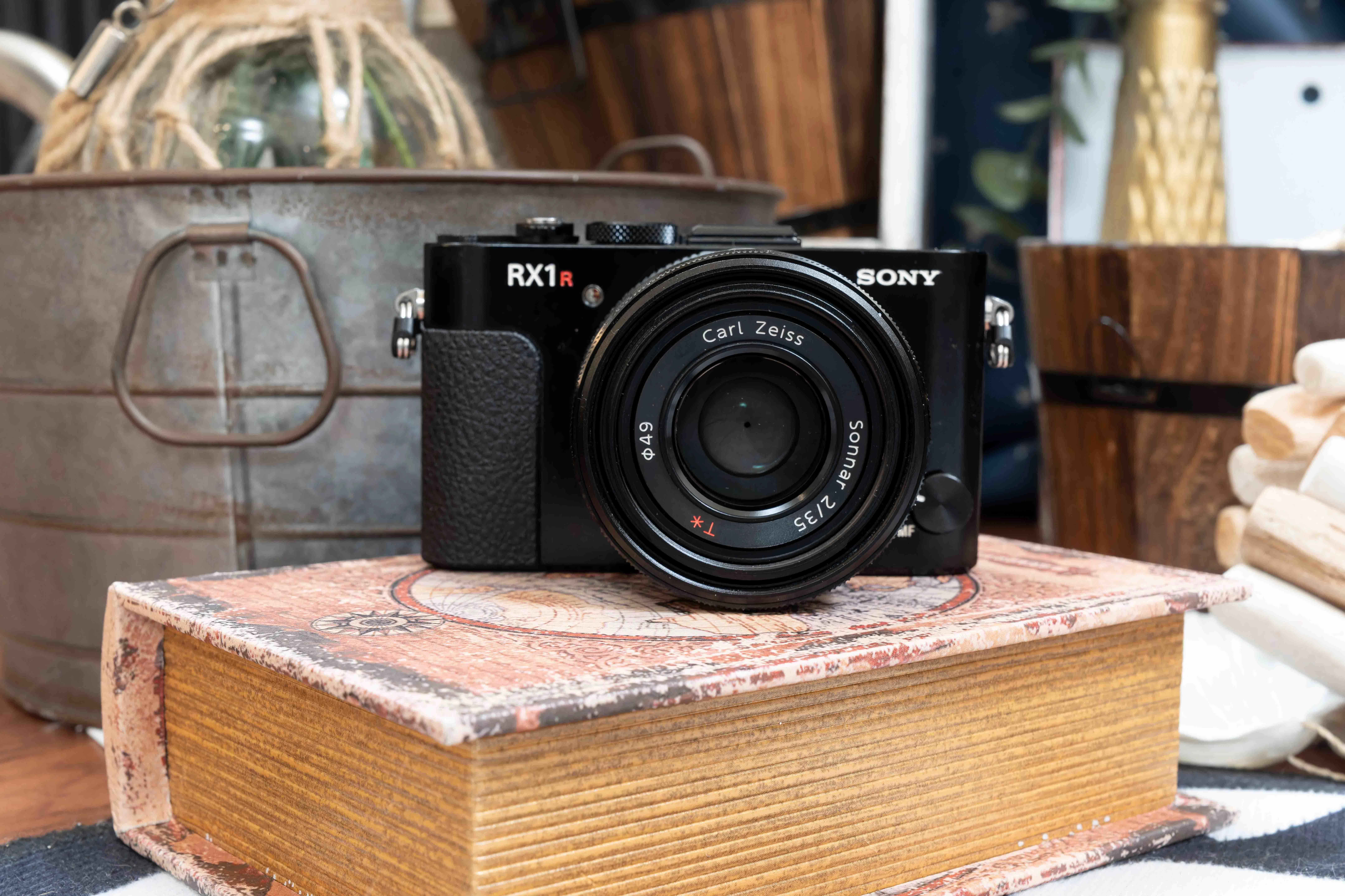 SONY RX1R レンズの為のカメラ カメラはおまけだね。 Sonnar35mmf2は