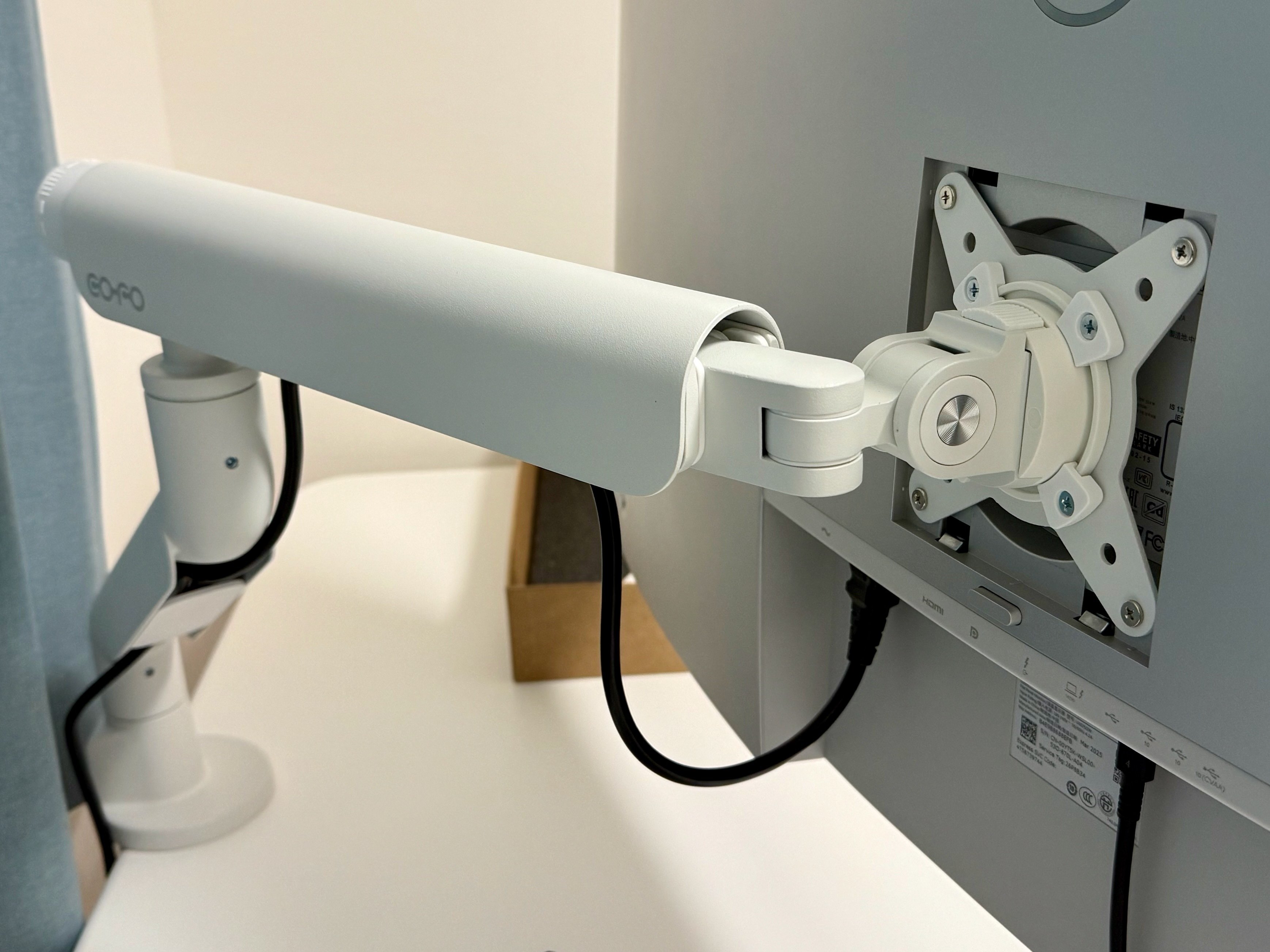 大型モニターにはCOFO無重力モニターアームPro！｜NEO TOKYO TV