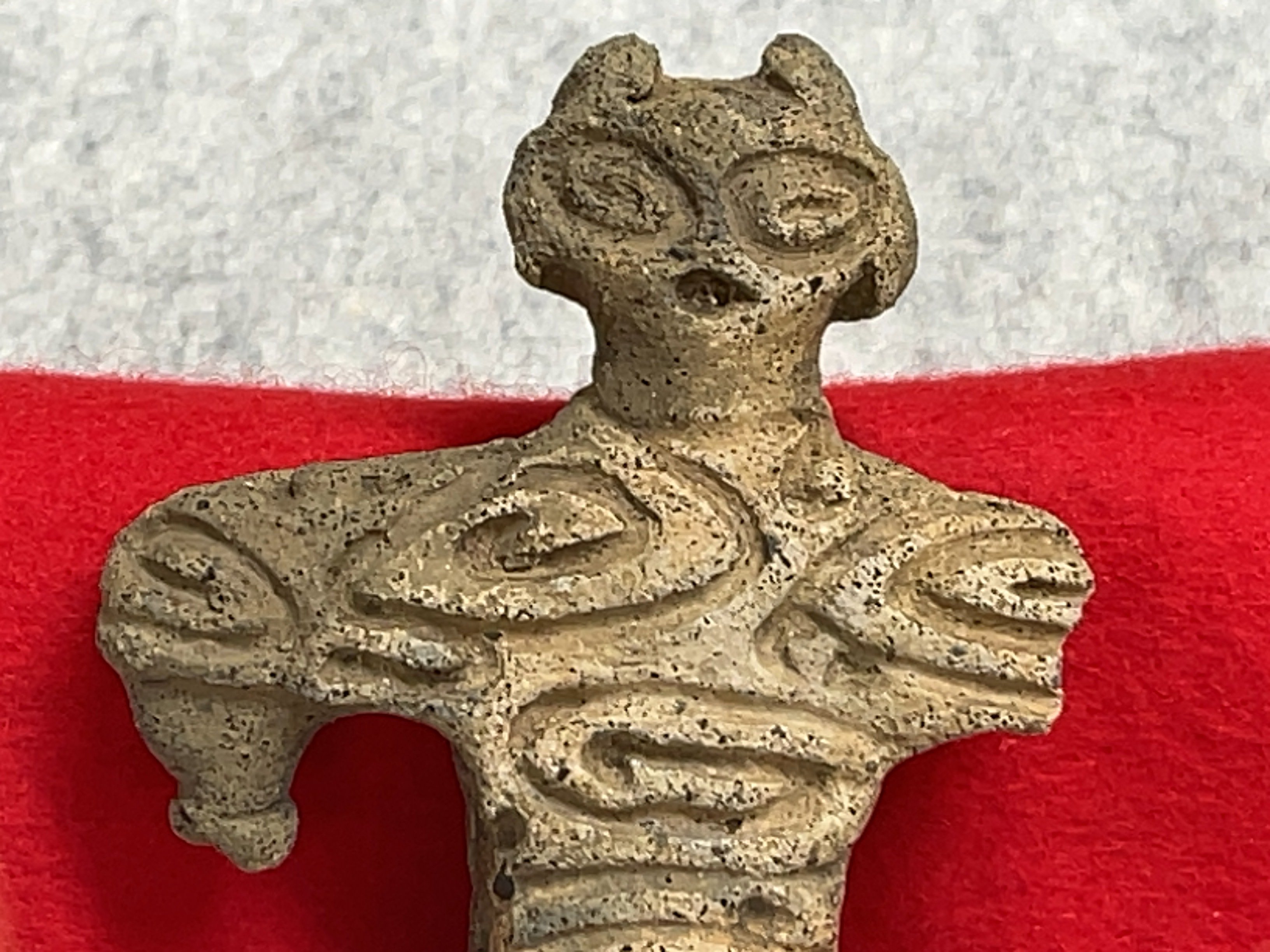 気になる土偶#135：海岸で拾われた土偶/北海道 島崎遺跡｜のんてり