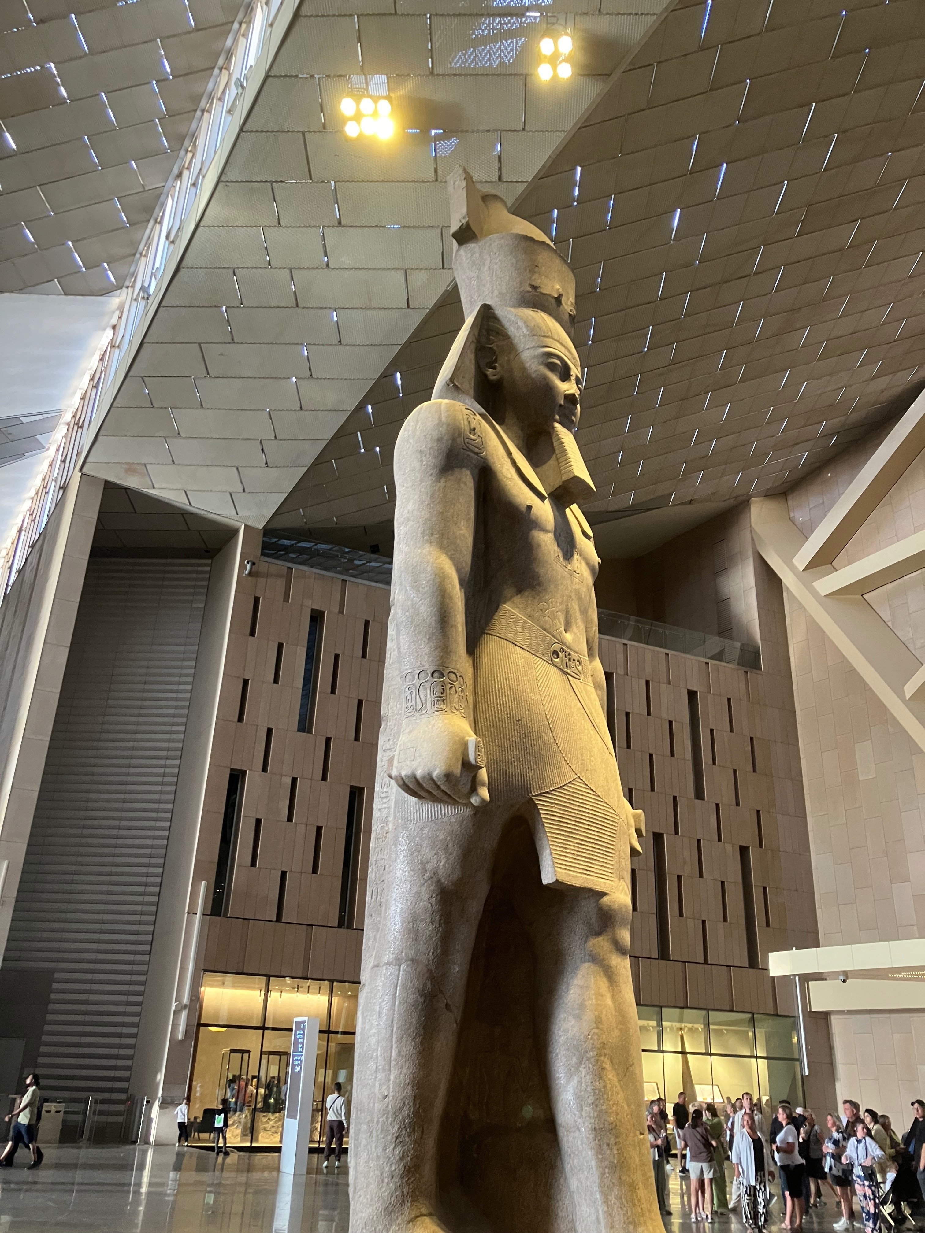 エジプト女一人旅③】大エジプト博物館にてツタンカーメン黄金マスクを