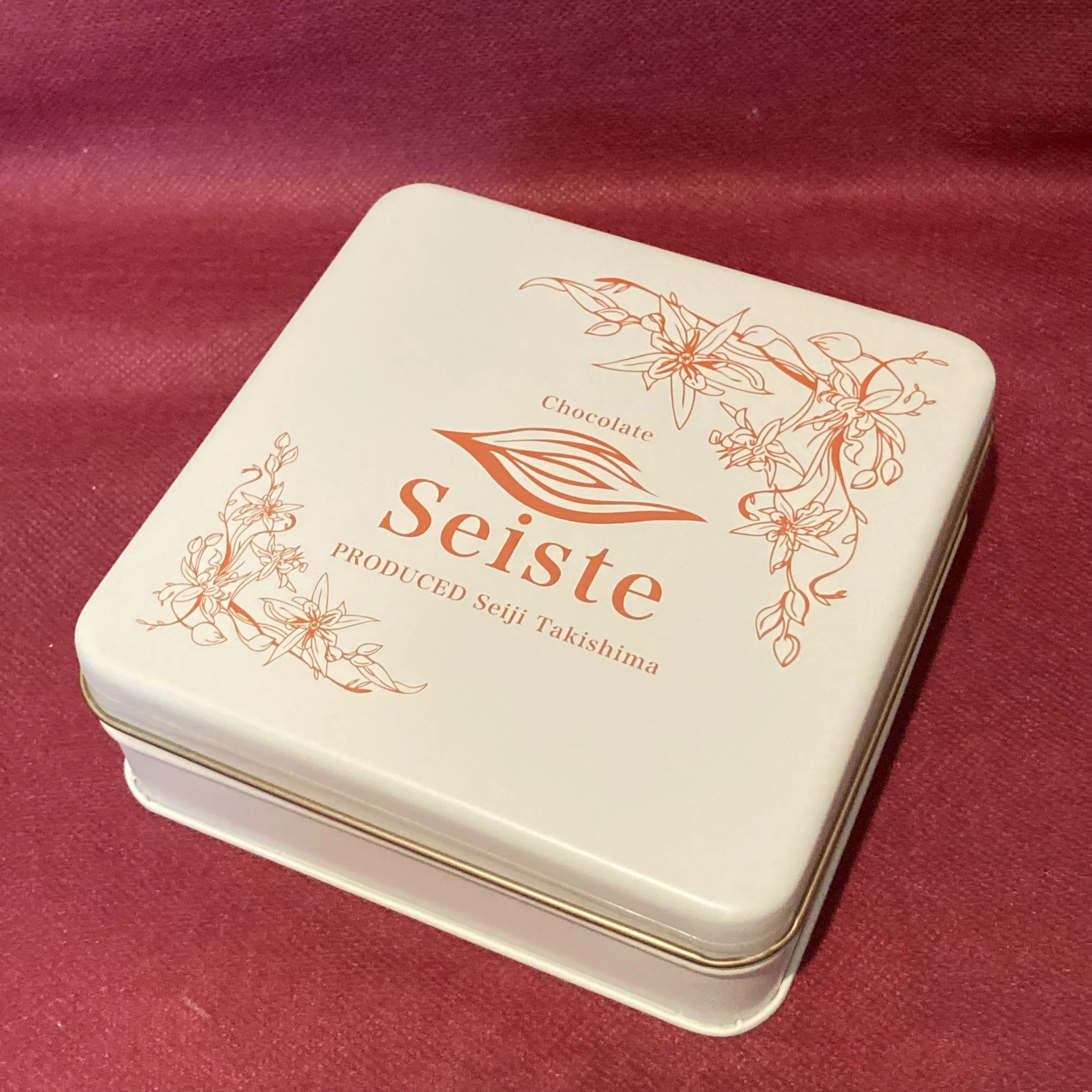 A high-quality cookie tin from a chocolate brand! Seiste's Journey