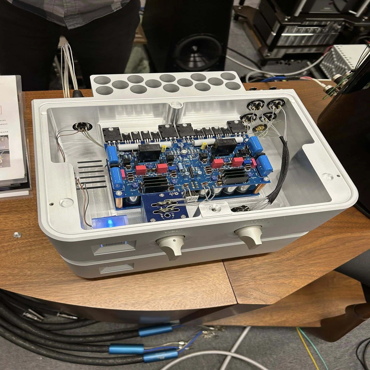 オーディオ]FUNDAMENTALの新作プリメイン・アンプ「aina」を聴いた 