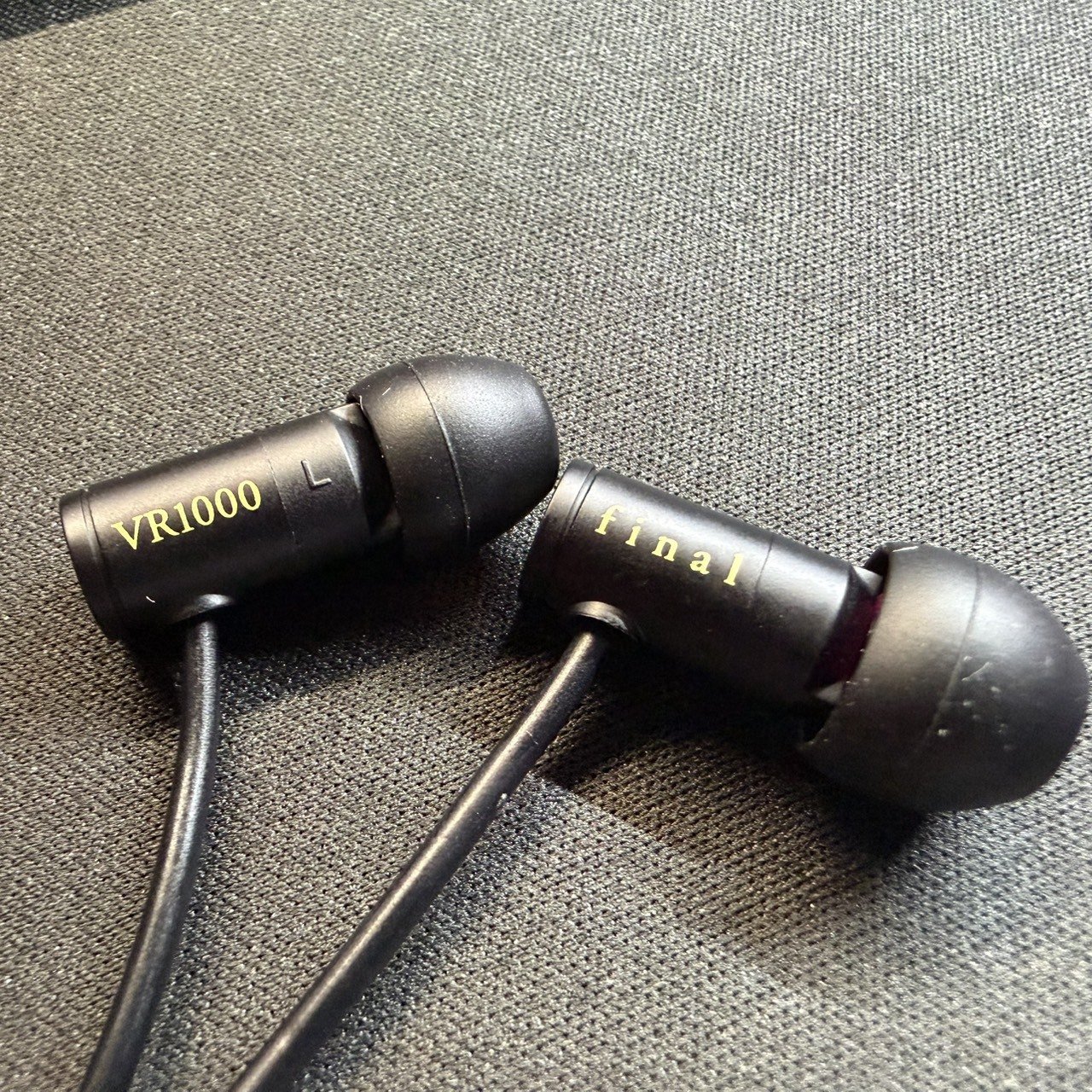 レビュー】えっちなイヤホンを超える！？final VR1000 for ASMR Patra