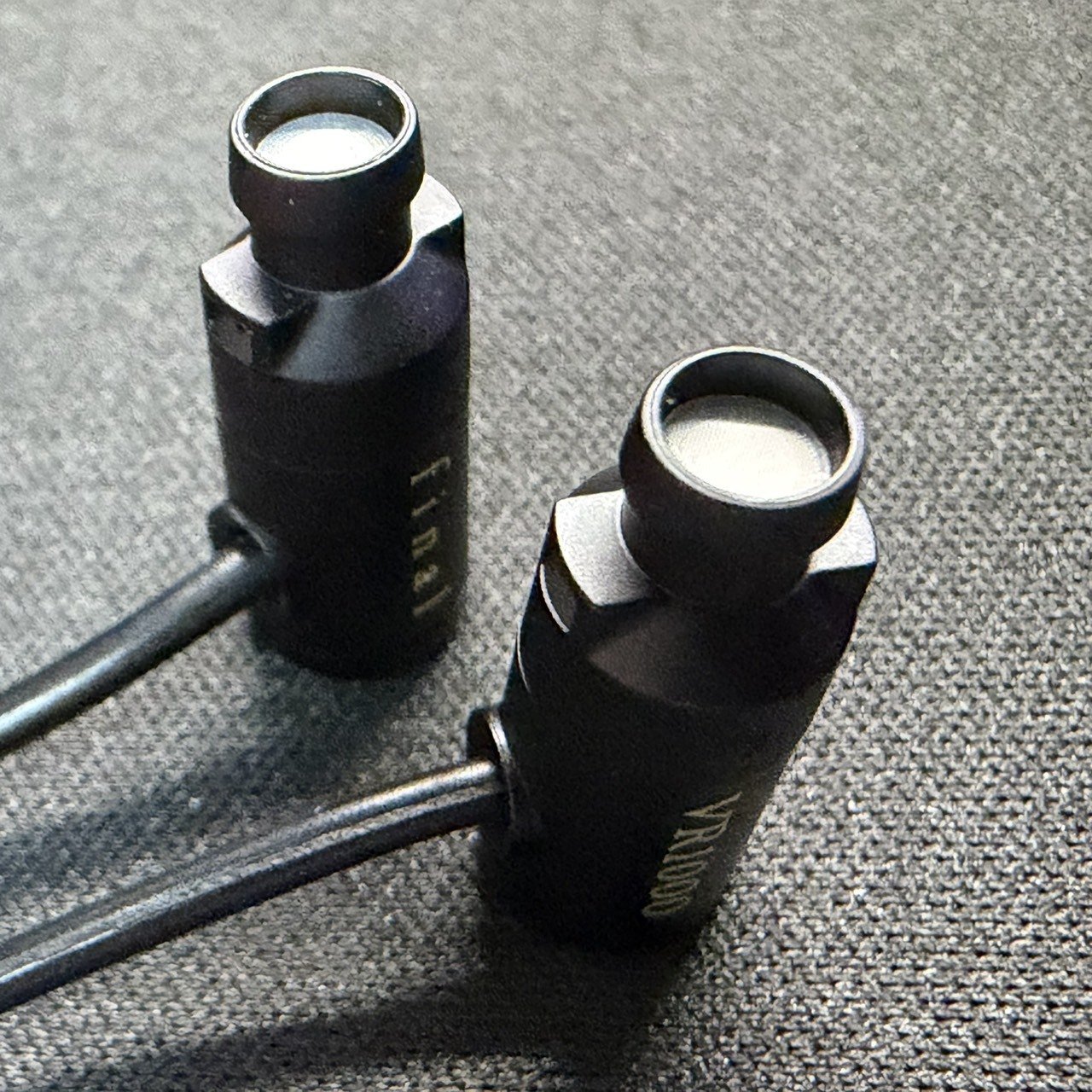 レビュー】えっちなイヤホンを超える！？final VR1000 for ASMR Patra