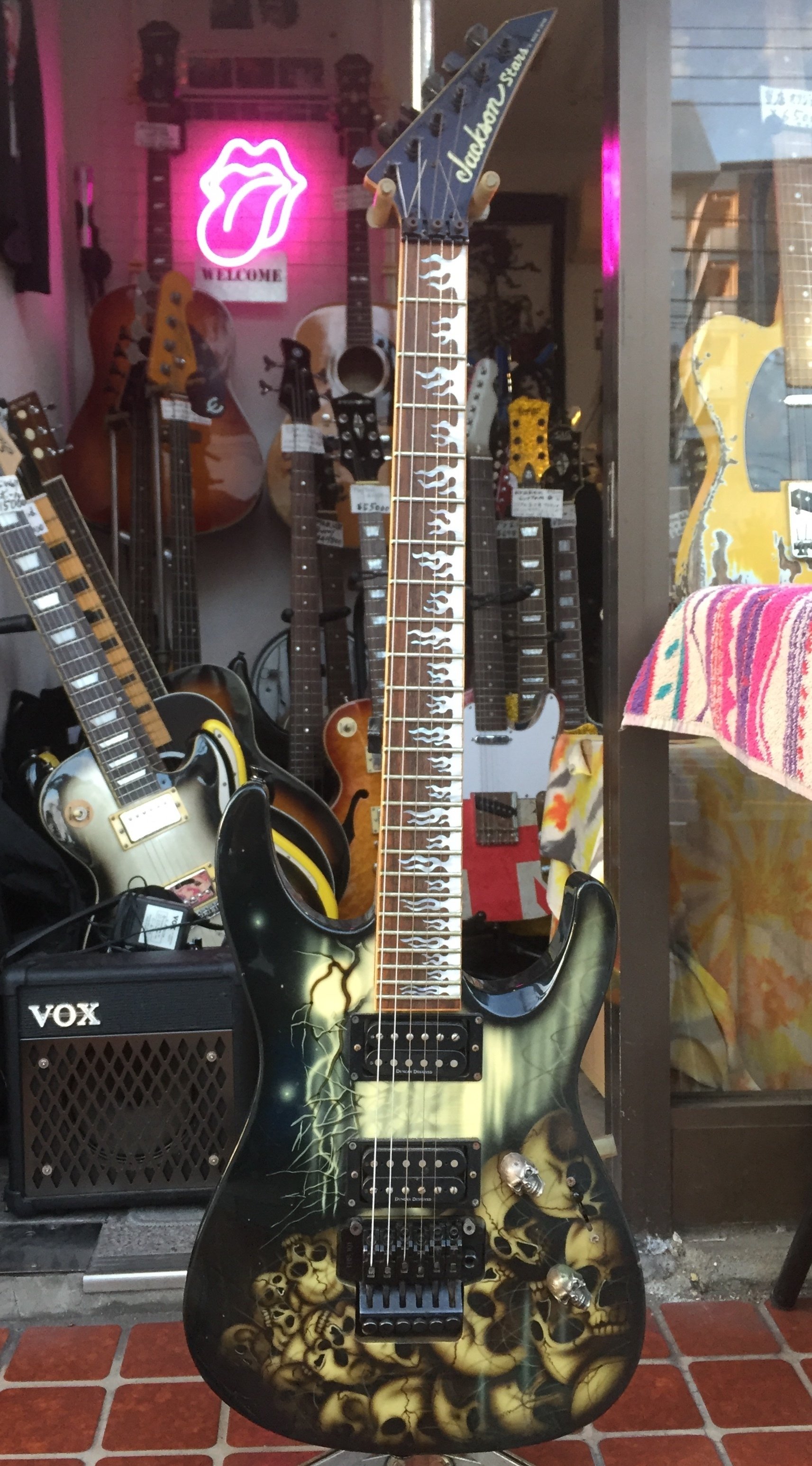 本当のギター話】Jackson(ジャクソン)の『レアな骸骨ギター』が入荷