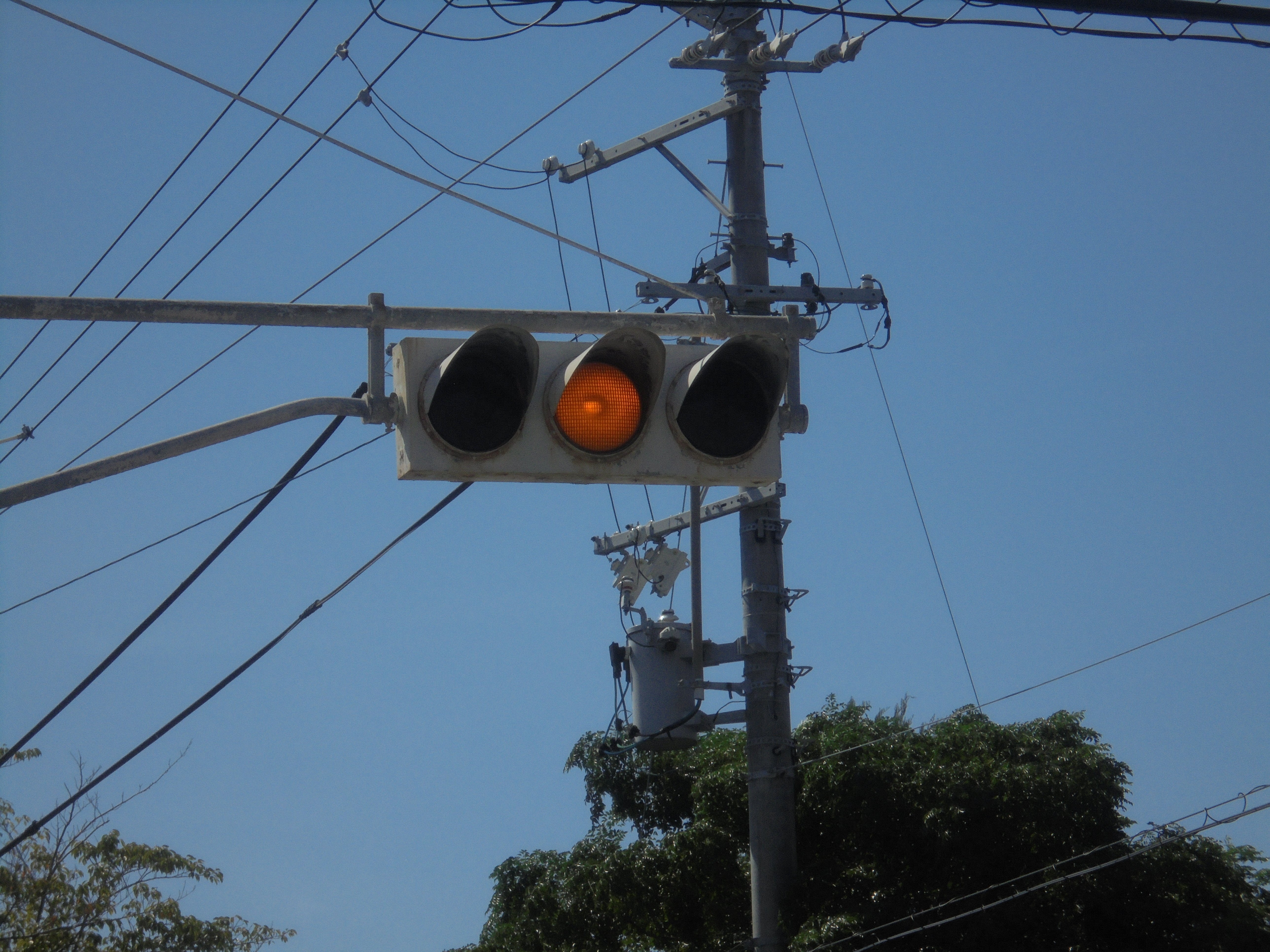 静岡県磐田市にあるNS角型信号機｜けんだまの信号機撮影