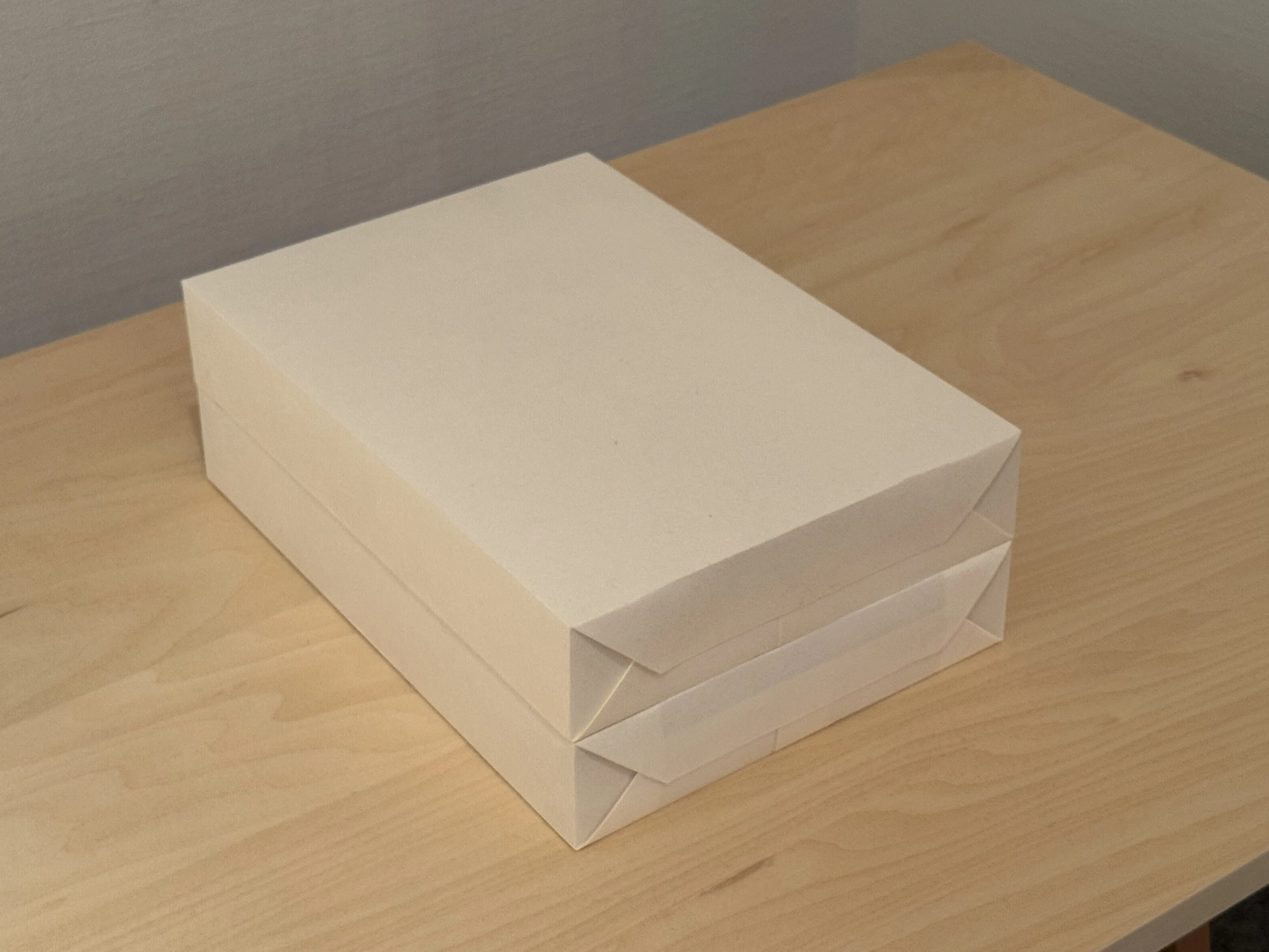 推し（深澤直人さん）が推し（A4コピー用紙の束）を作ったので知って