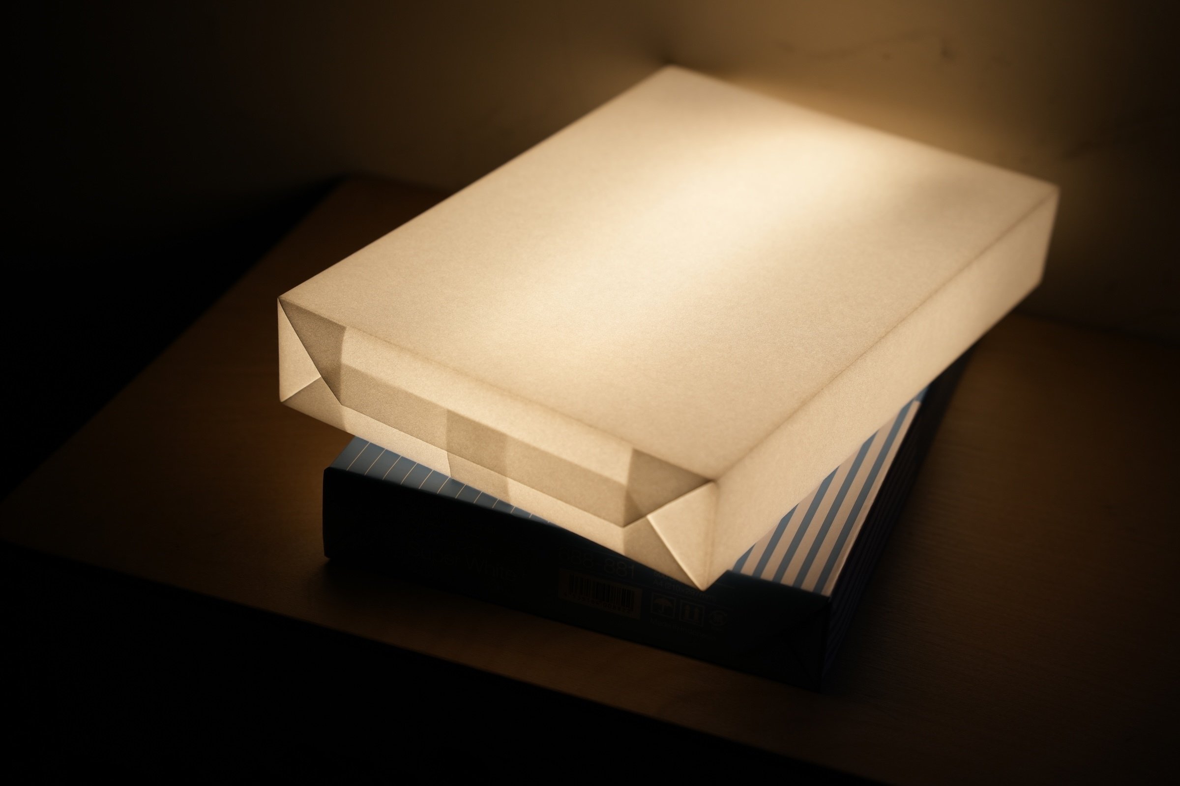 推し（深澤直人さん）が推し（A4コピー用紙の束）を作ったので知って