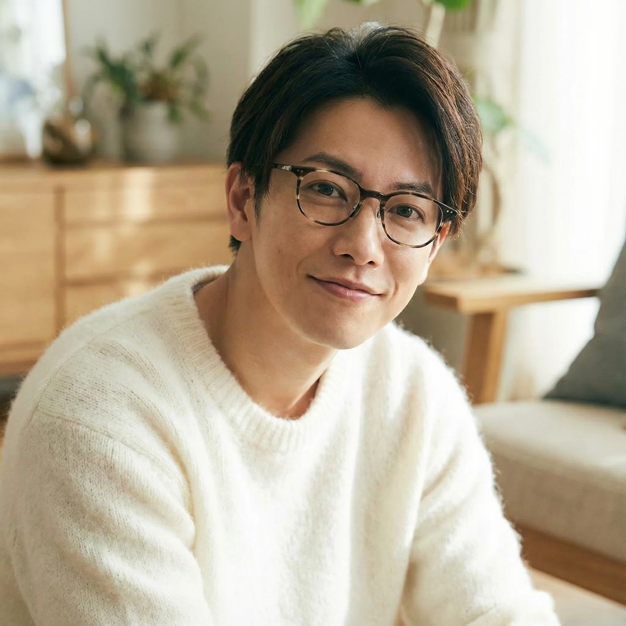 カッコいい♥】佐藤健さん×名品メガネの着用イメージ15選｜大人