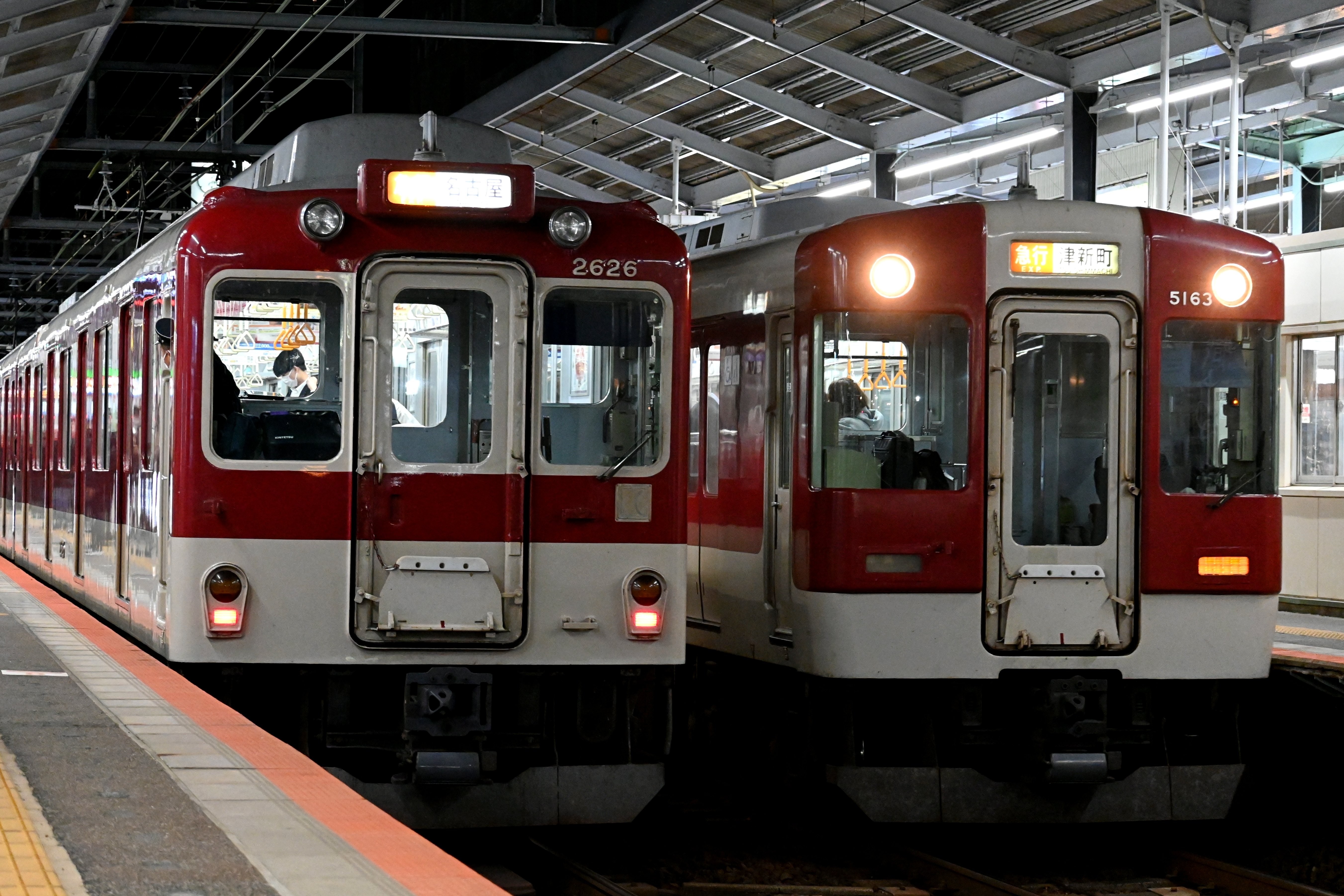 近鉄名古屋線 1日1本の特急レア運用を狙ってみる！｜隣の芝生は隣の芝生