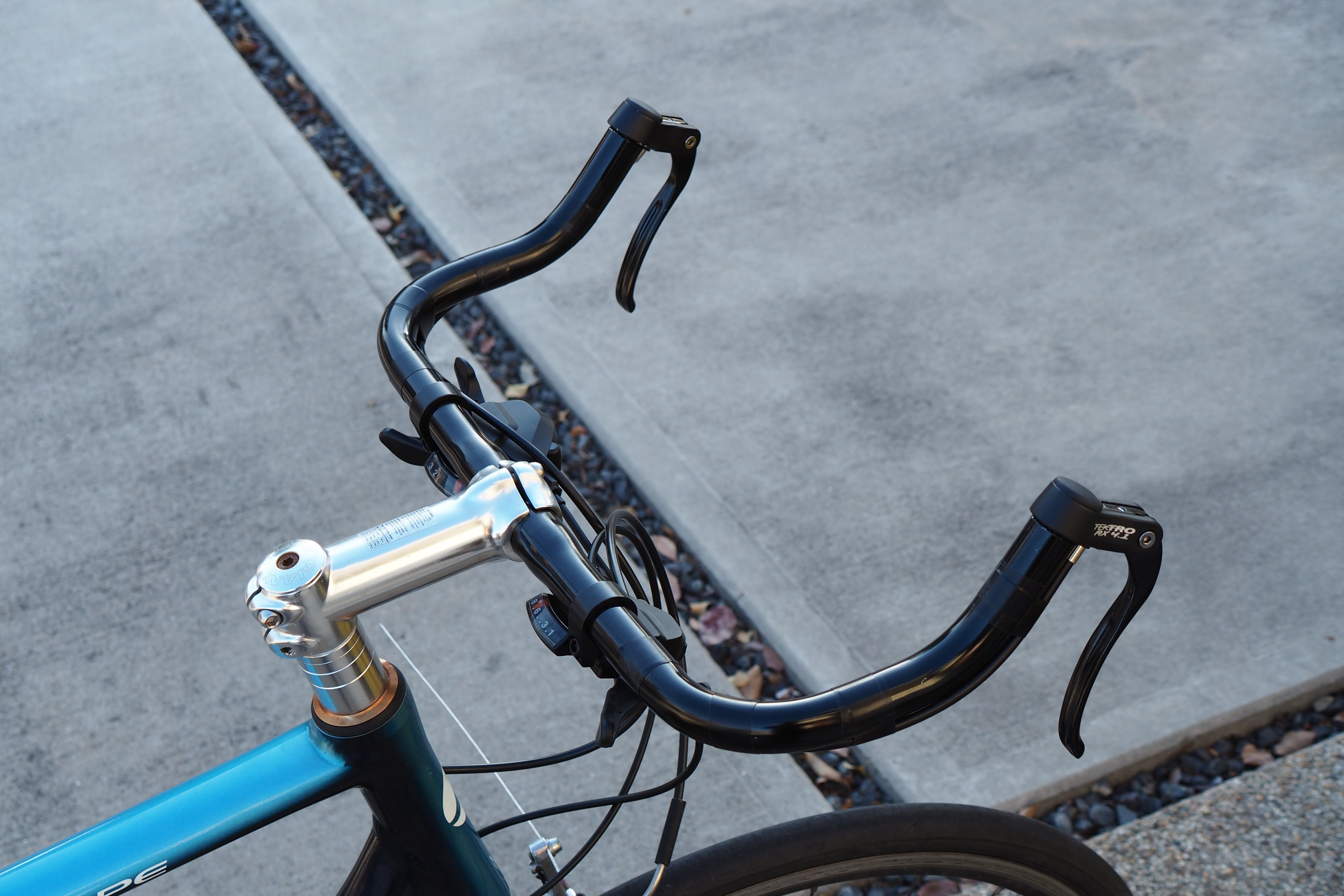 TEKTRO エアロブレーキ RX4.1をブルホーンハンドルに取り付ける