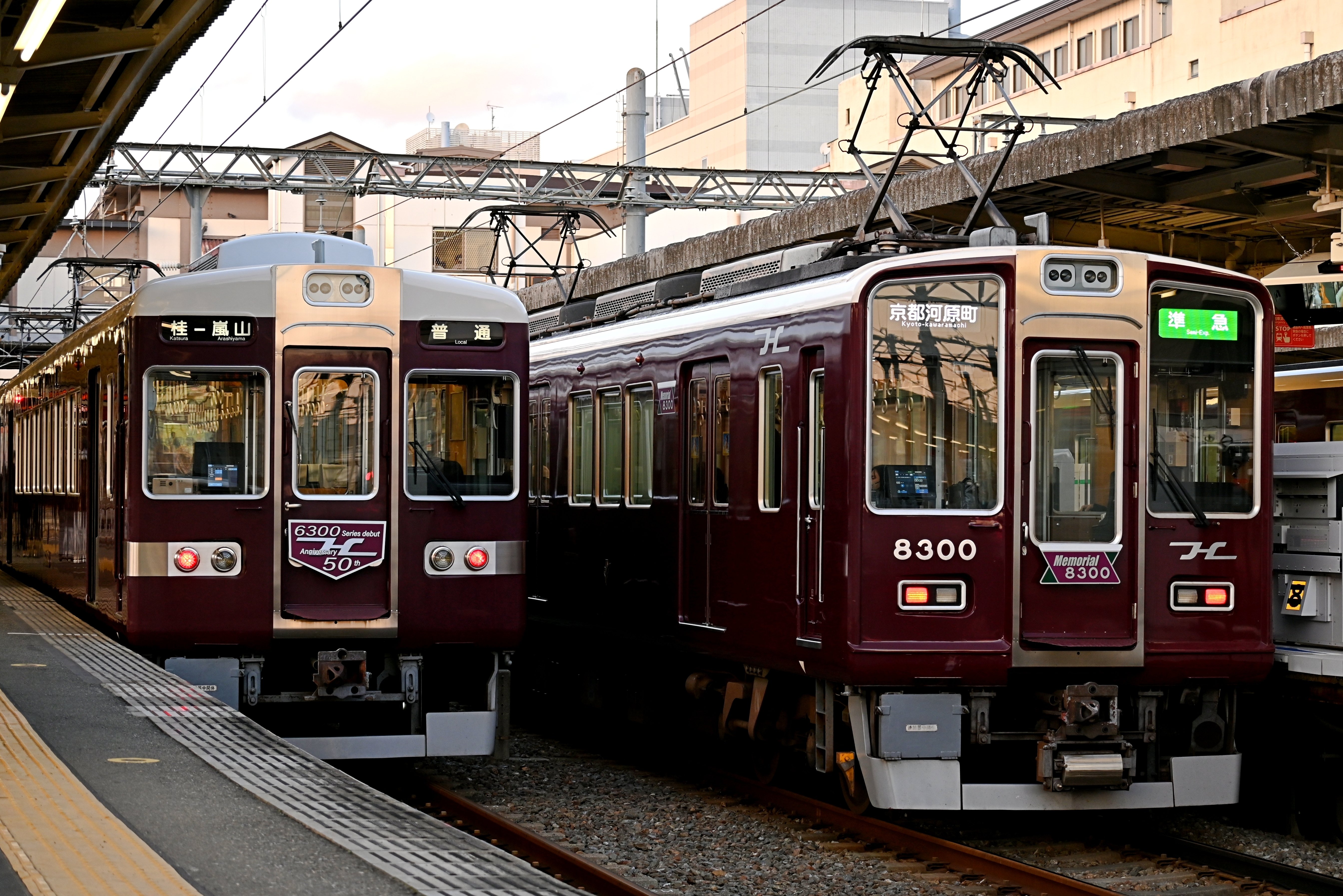 阪急京都線 引退寸前の休車3300系・HM電車の並びを撮る！｜隣の芝生は