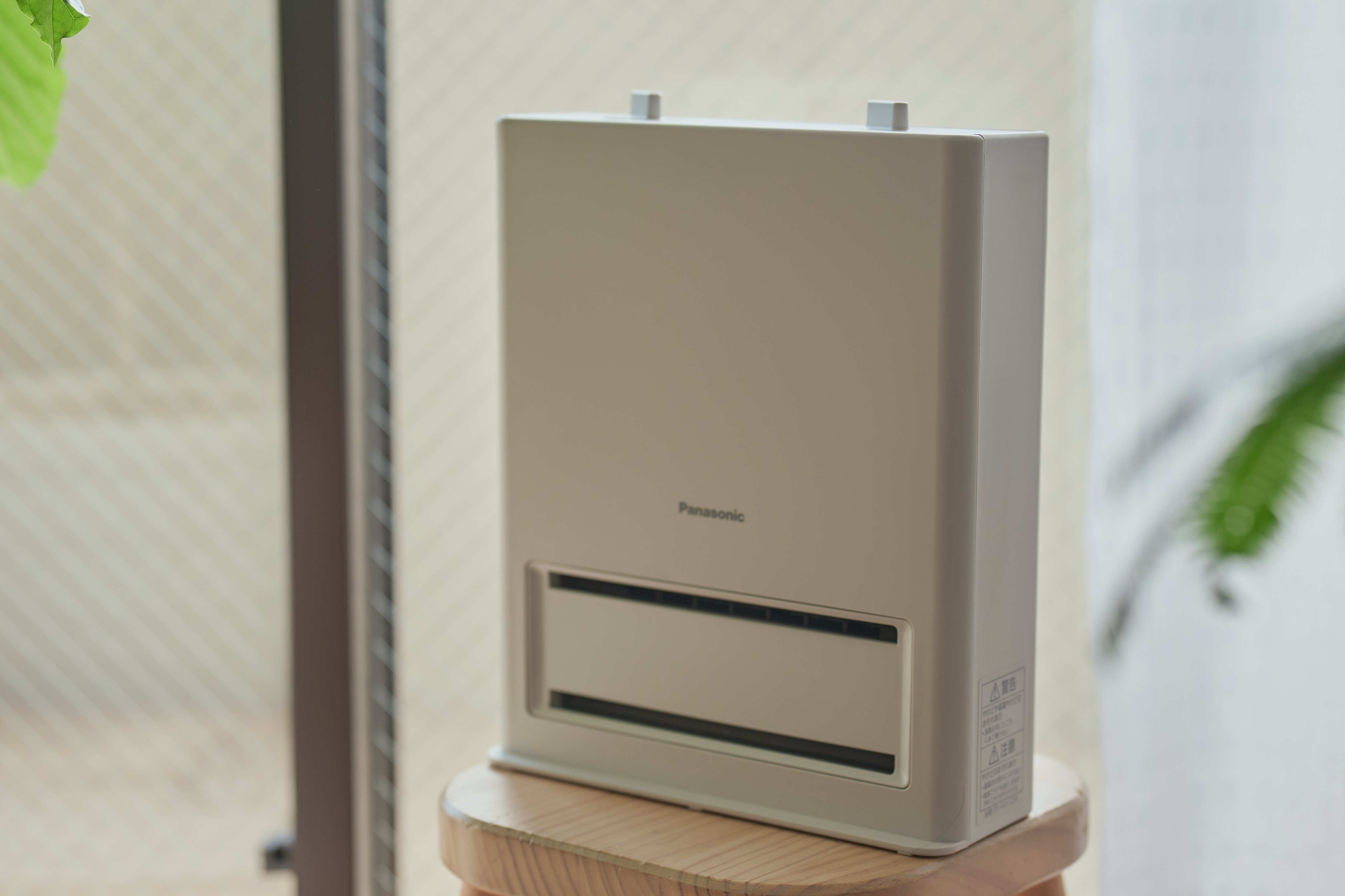 水回りで使える防滴セラミックファンヒーター | Panasonic DS-FAS1200