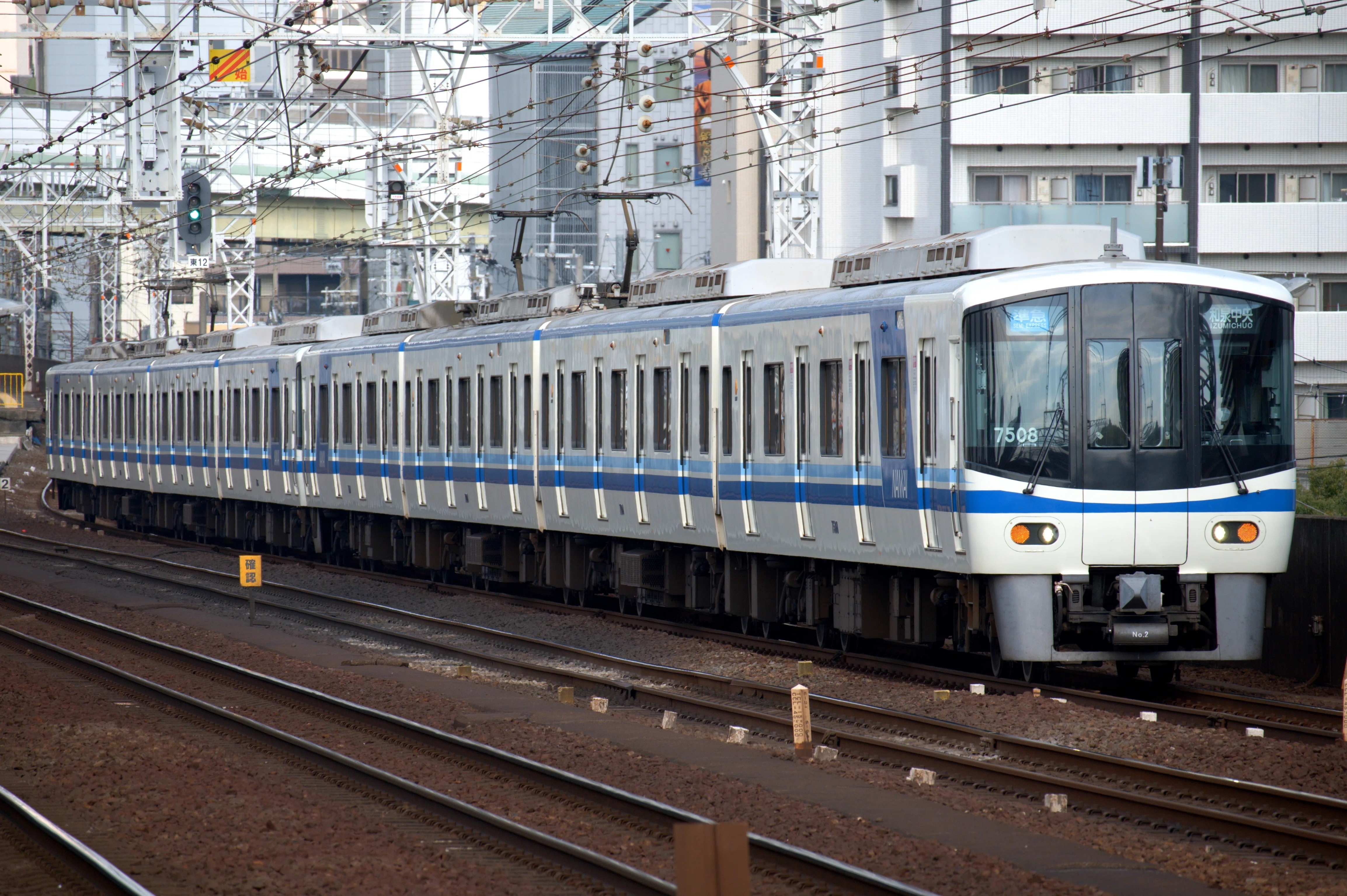 南海電鉄 引退に向かう6000系とカラー変更が進む泉北車を撮る！｜隣の
