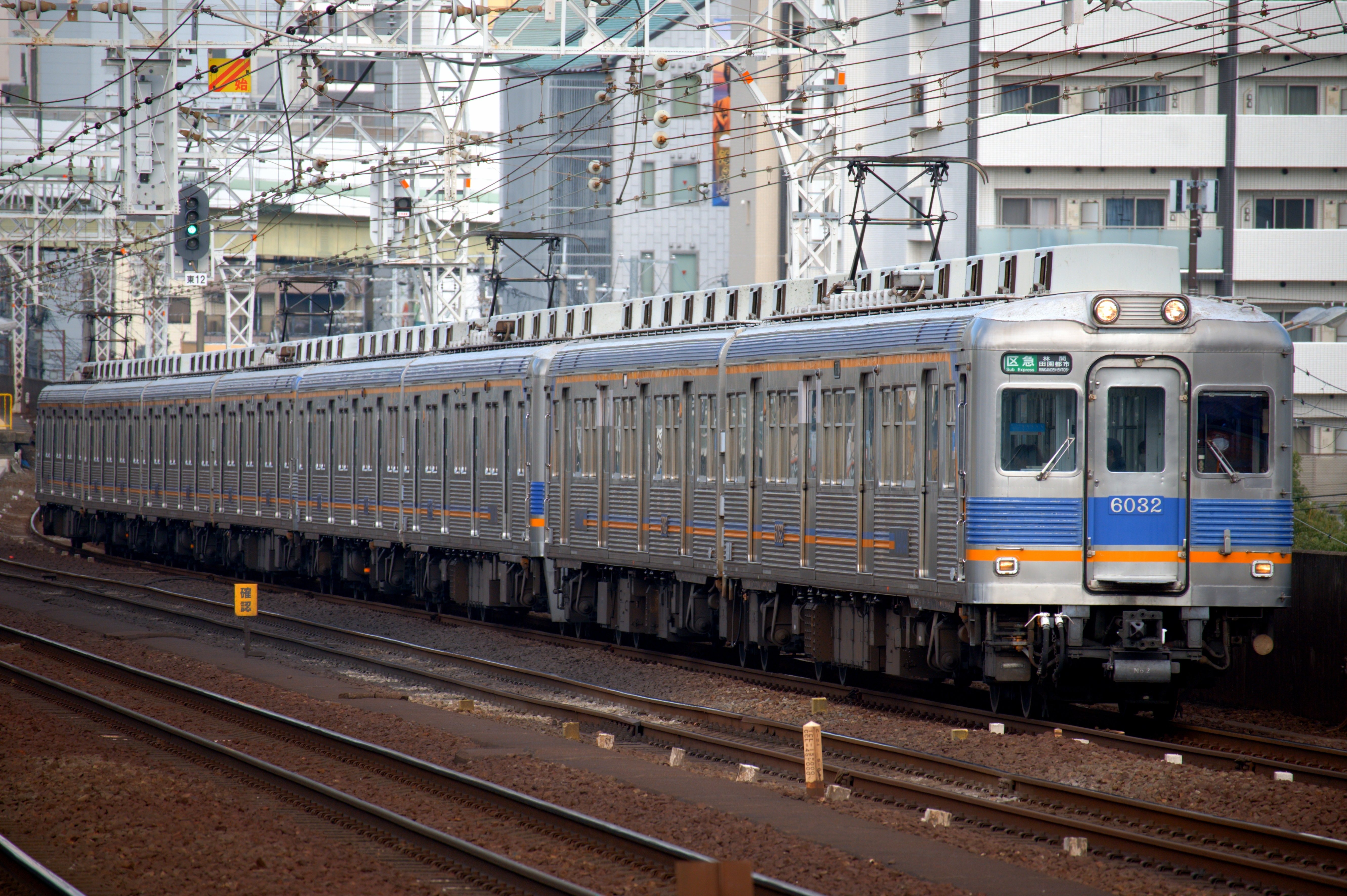 南海電鉄 引退に向かう6000系とカラー変更が進む泉北車を撮る！｜隣の