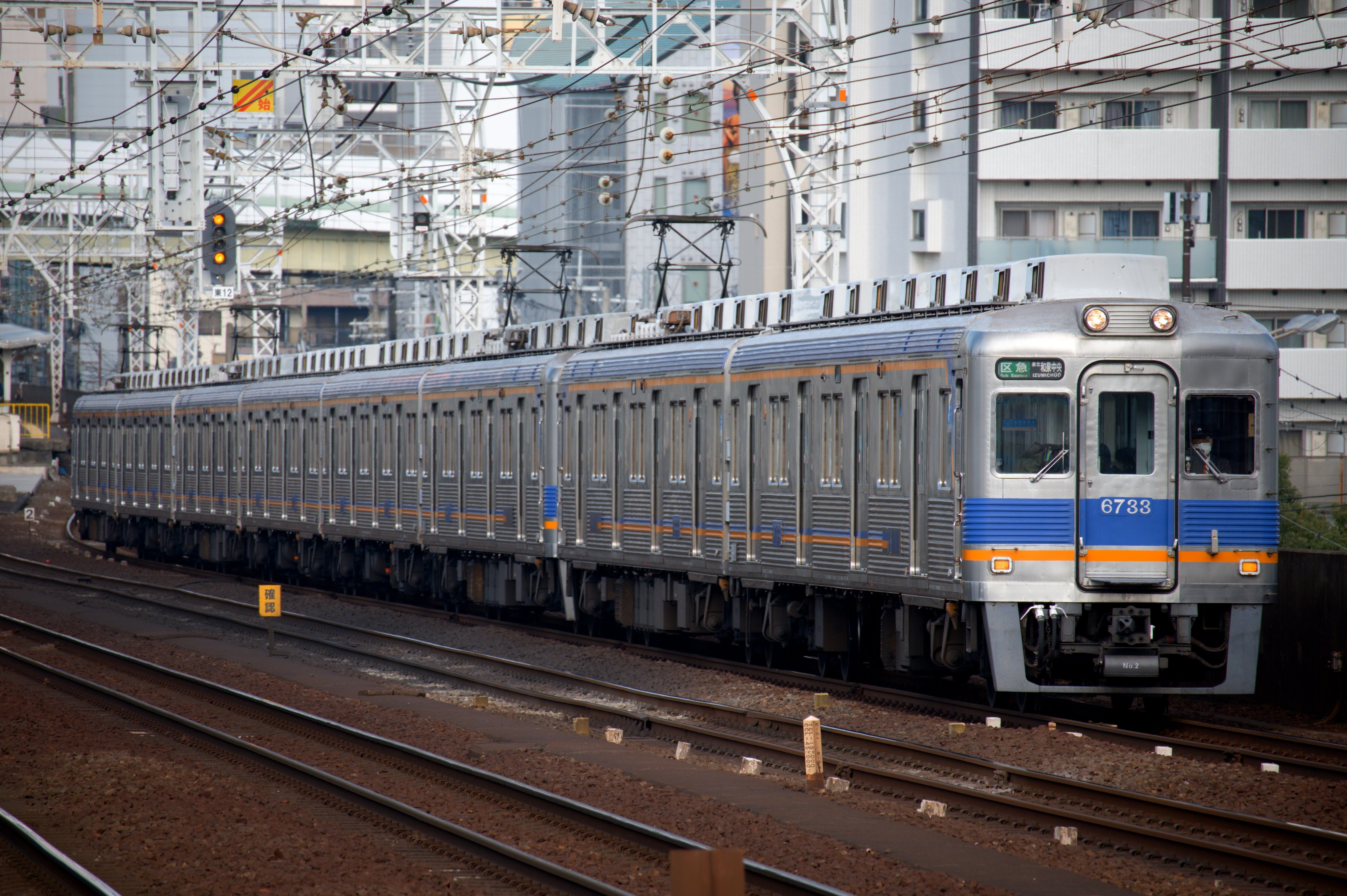 南海電鉄 引退に向かう6000系とカラー変更が進む泉北車を撮る！｜隣の