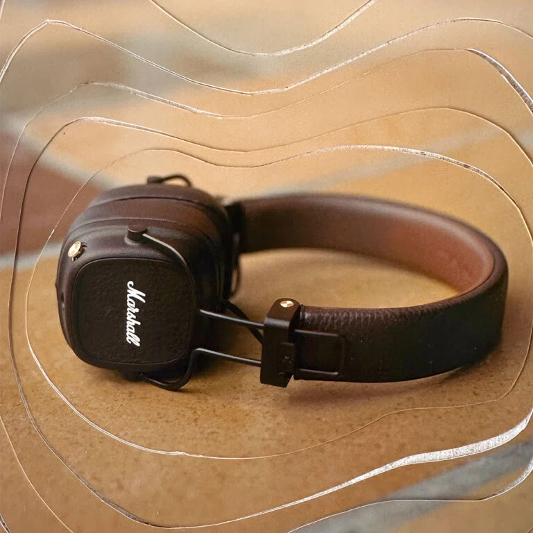 Marshall Major V レビュー】100時間再生と伝統のサウンド。音楽好きが