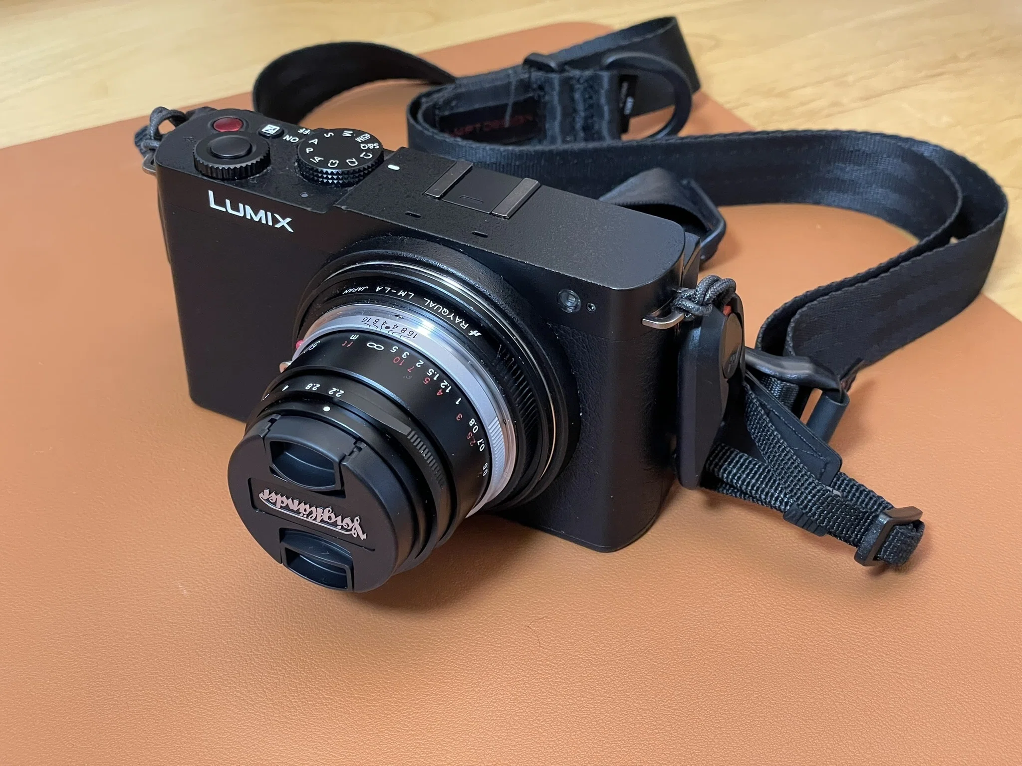 COLOR-SKOPAR 50mm F2.2 保護フィルター付き COLOR-SKOPAR 50mm F2.2 のフード事情｜hassyX