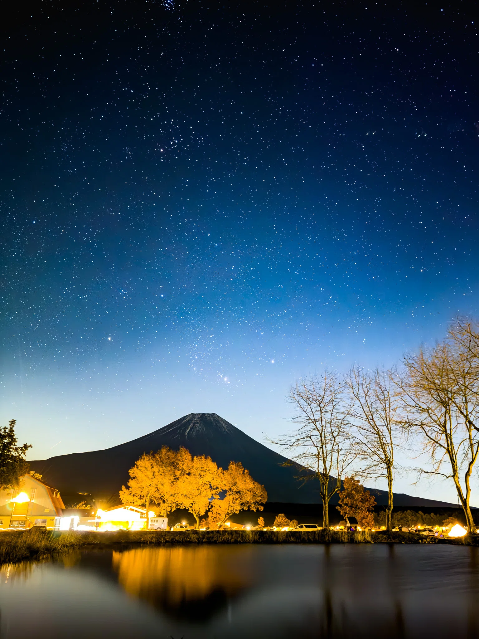 ふもとっぱらで富士山と秋の天の川 iPhone編｜Xinn