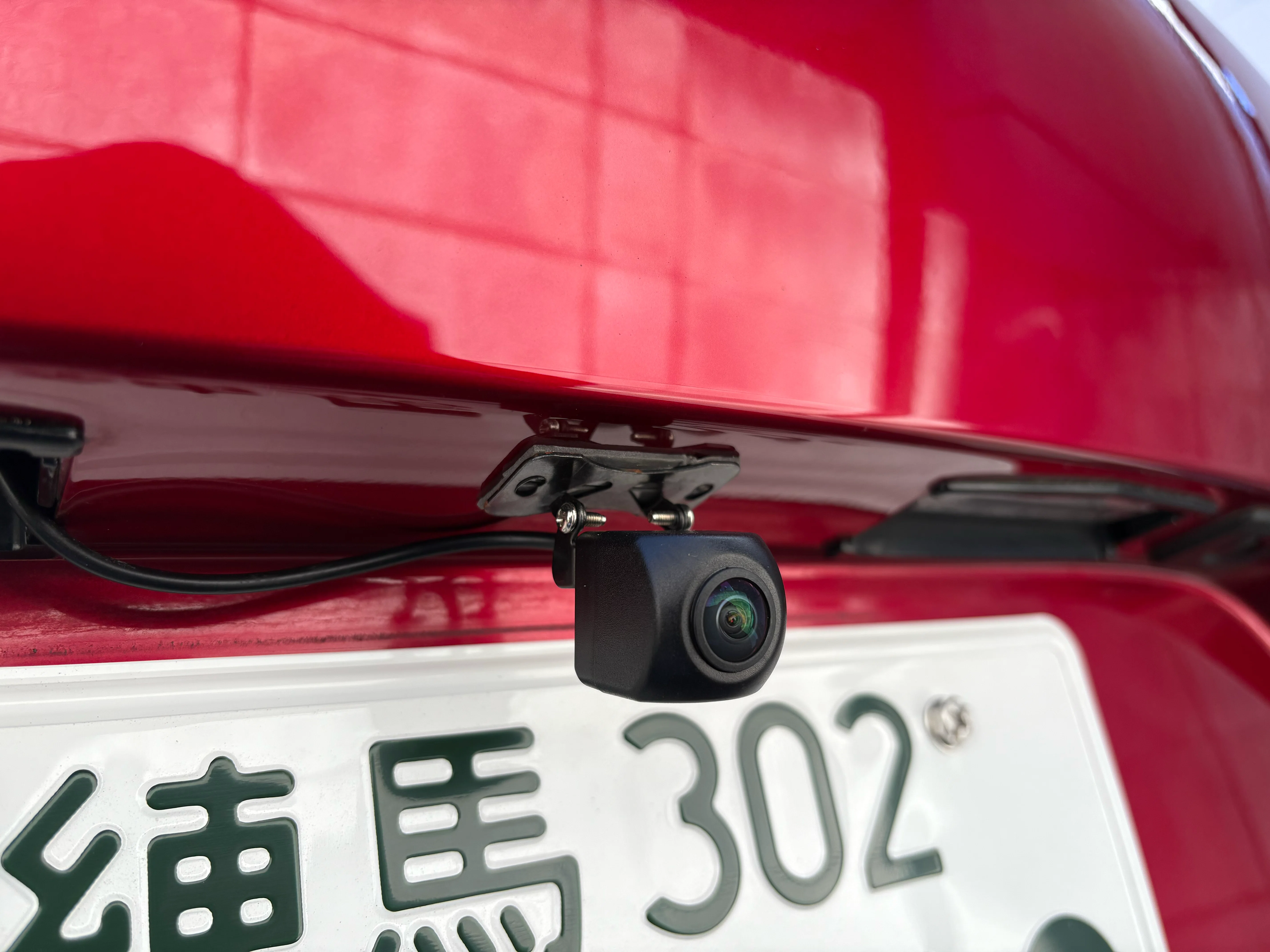 NDロードスターに穴あけ加工をせずにバックカメラとレーダー探知機を