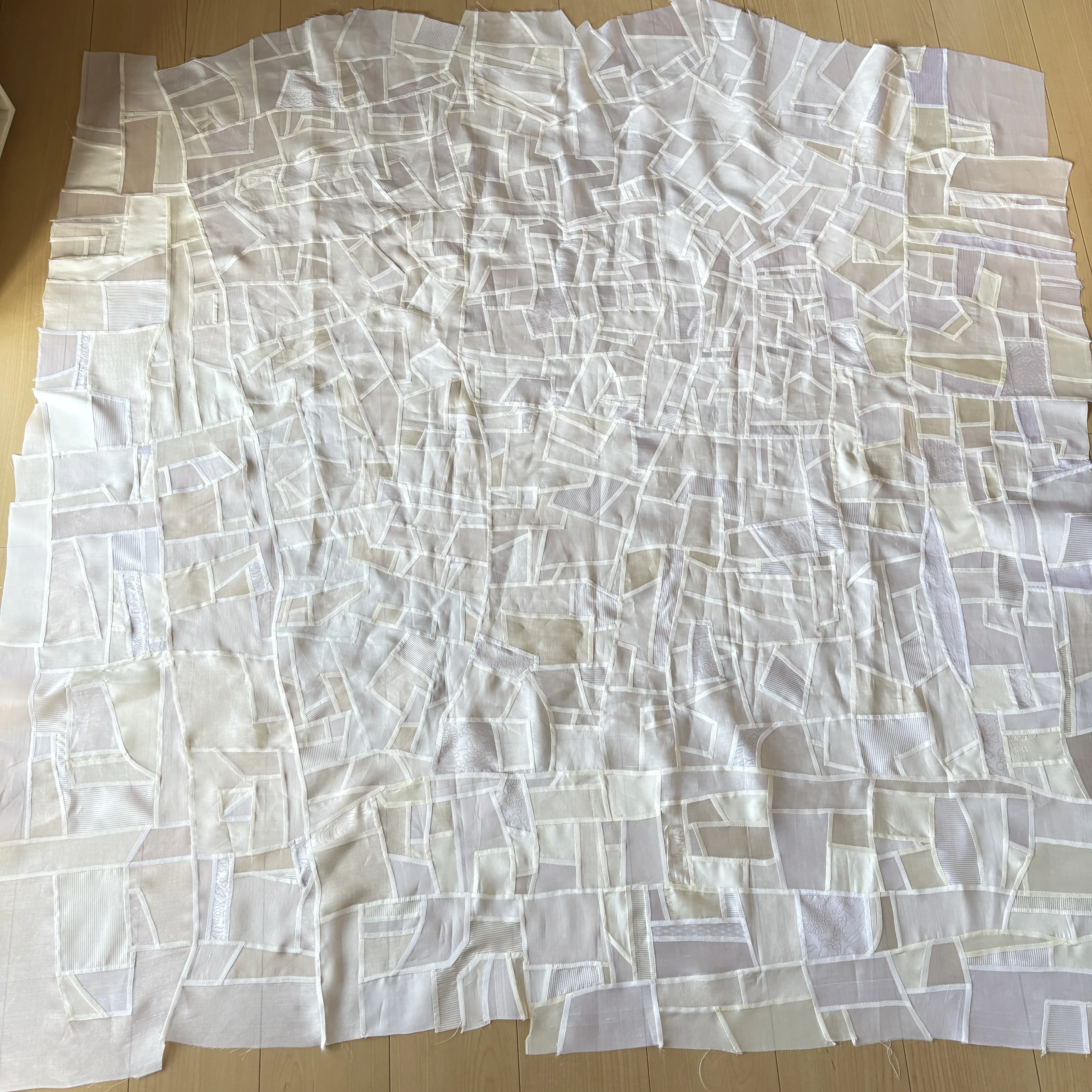 ポジャギ制作日記】白～クリーム色ポジャギ、少し四角に近づいた