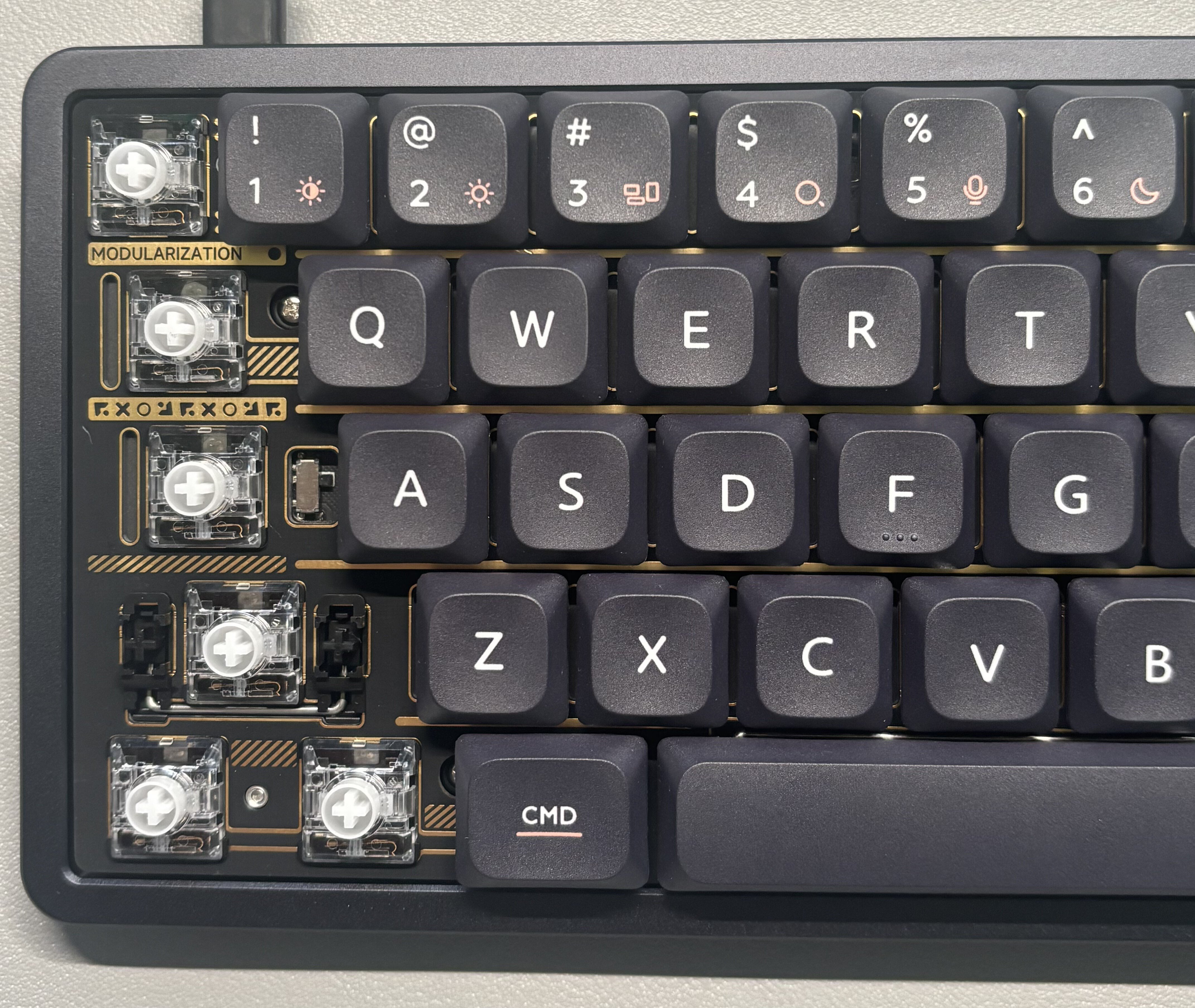 キーボード Magi65 IQUNIX Magi65 ロープロファイル メカニカルキーボード 黒