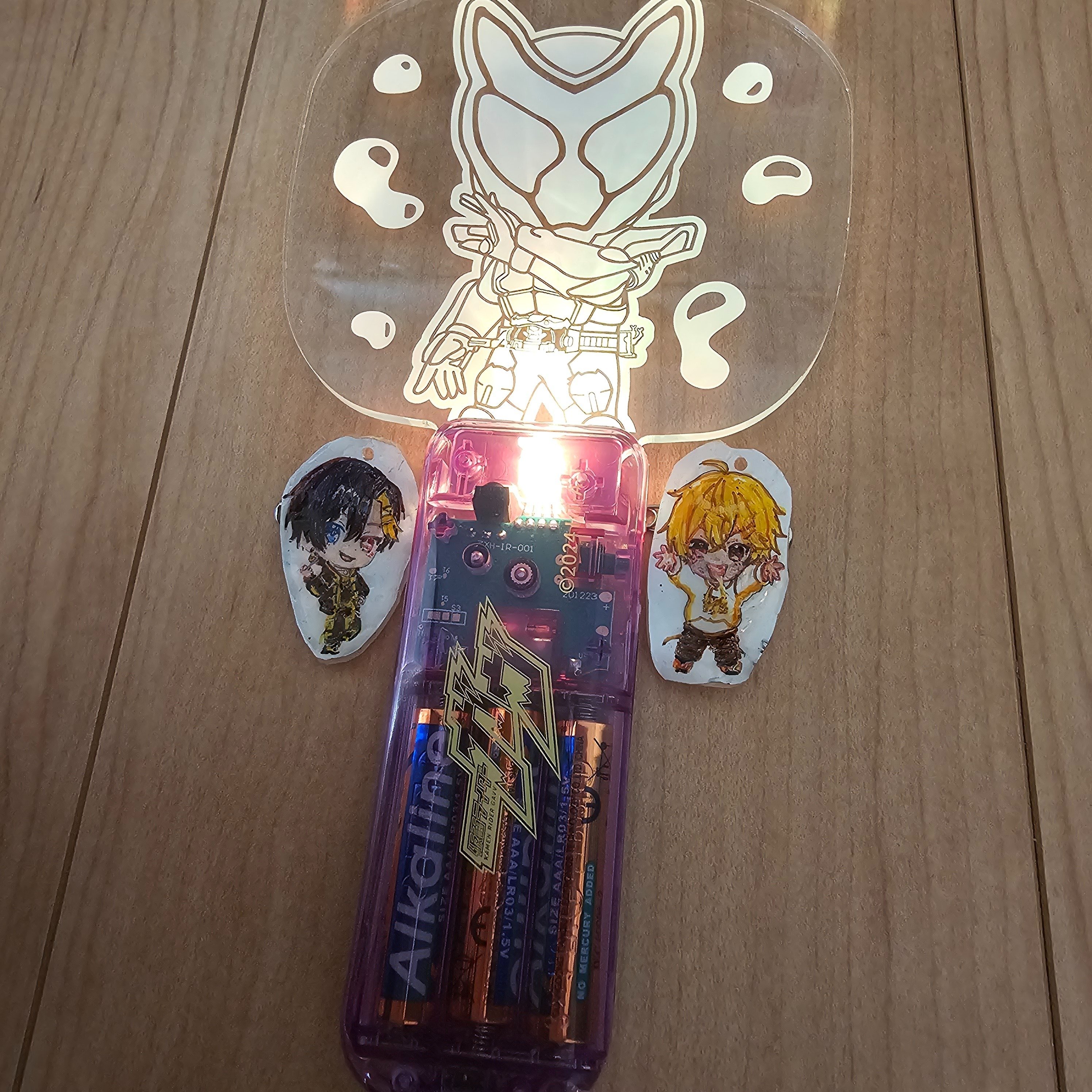 推しカラーのペンラ💡家にある物で何とかならないか思案😅💡｜A