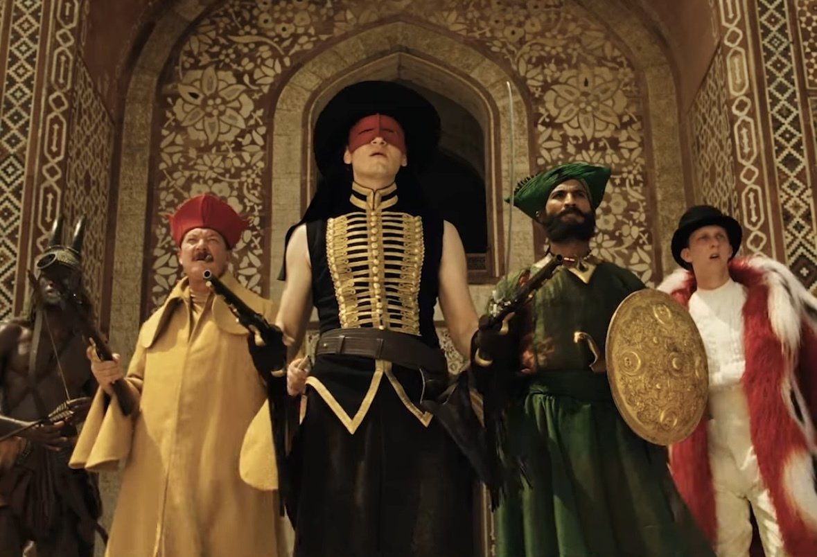 劇場の扉を開けて「落下の王国」へ、物語の力を辿る道をゆく。 “THE