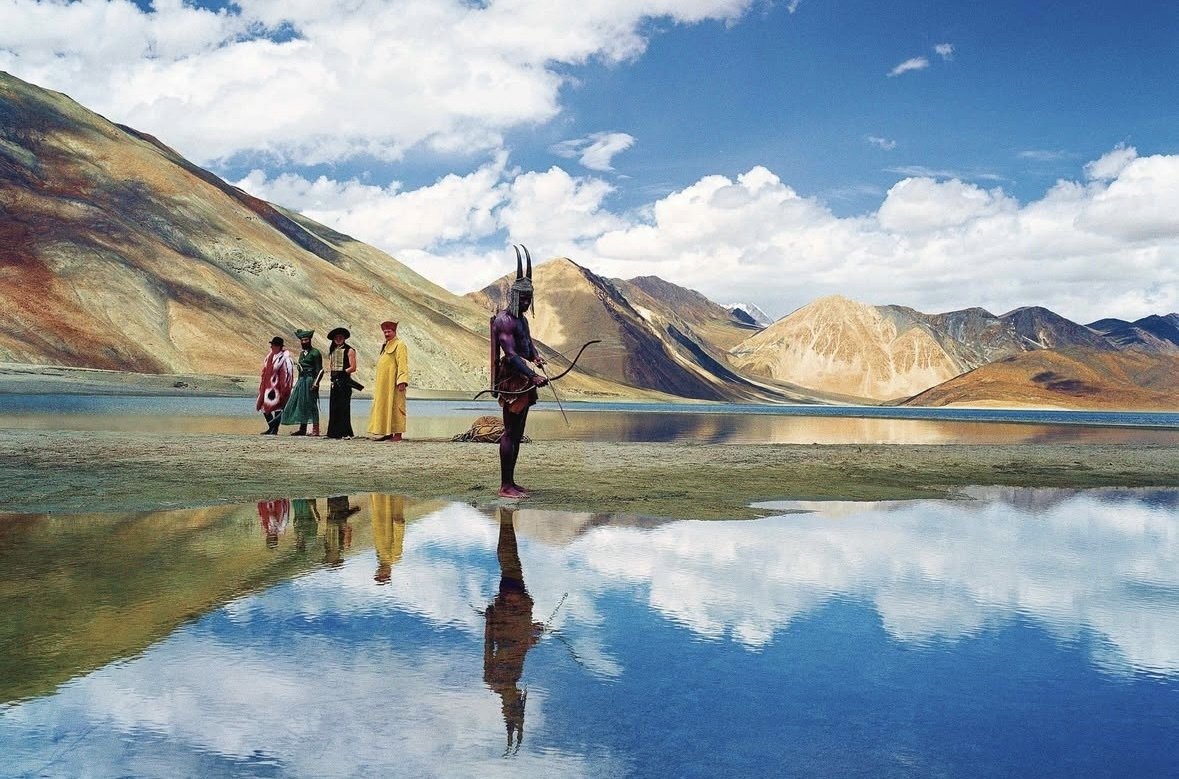 劇場の扉を開けて「落下の王国」へ、物語の力を辿る道をゆく。 “THE