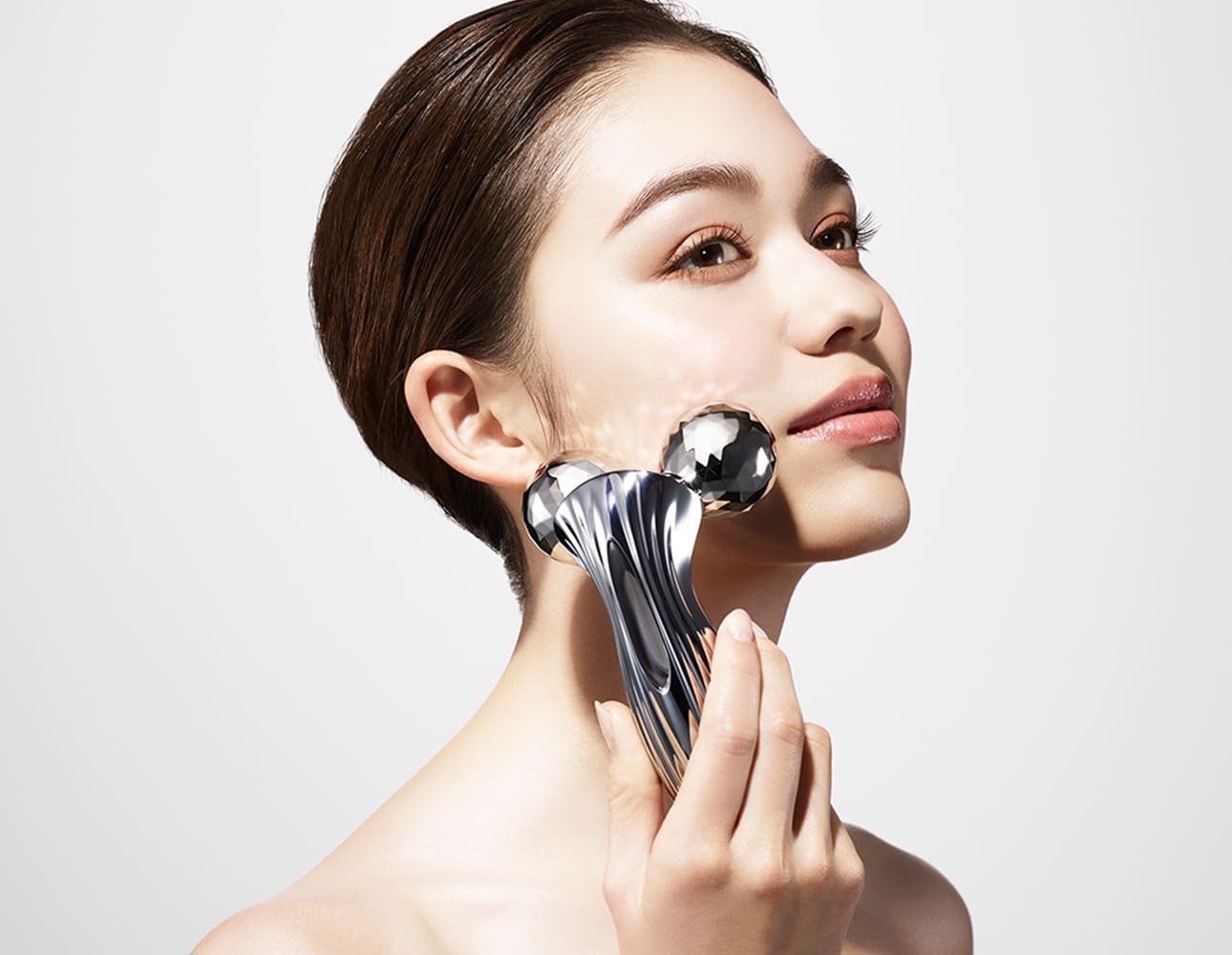 ReFaが5,000円の水を売る理由、高価格戦略の背景をマーケティング視点