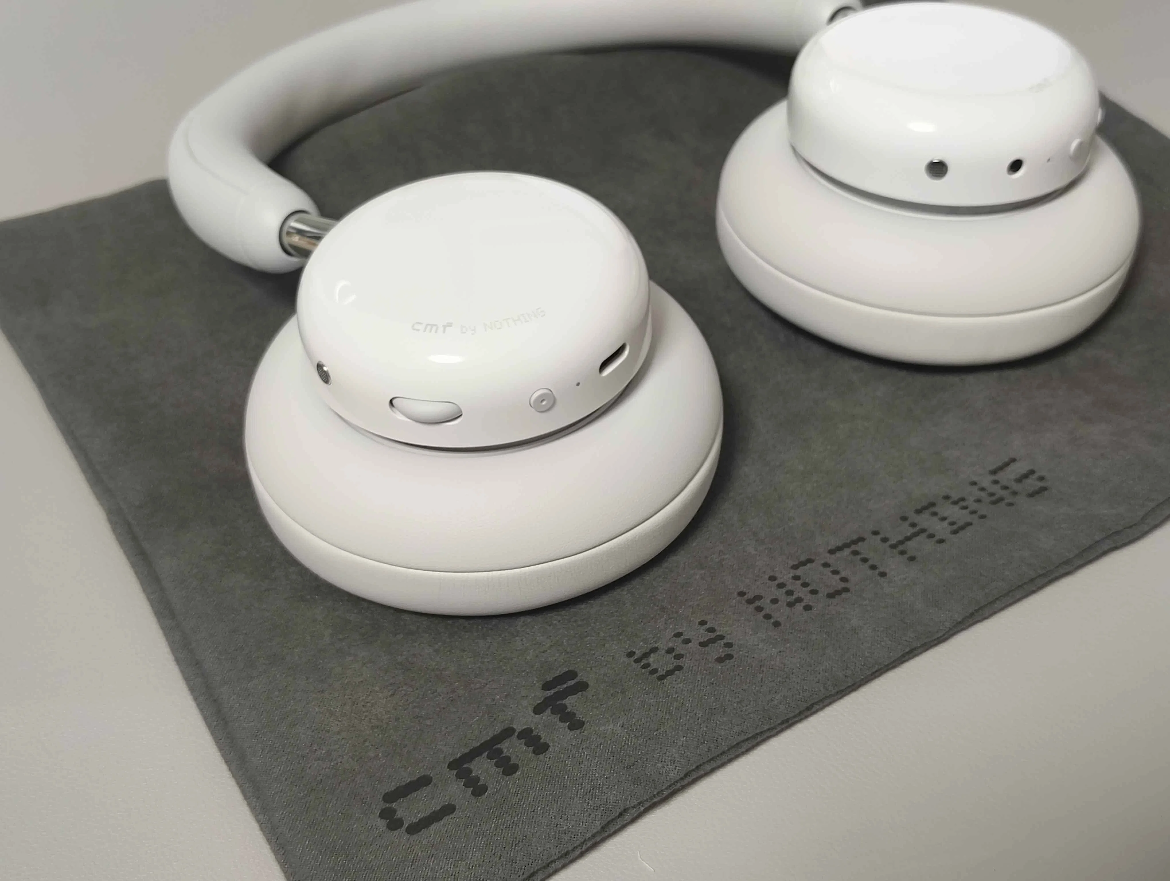 CMF by Nothing headphone Pro ヘッドフォン ホワイト CMF Headphone Pro」が発売、クラス最高レベルのノイキャンとAudiodoの