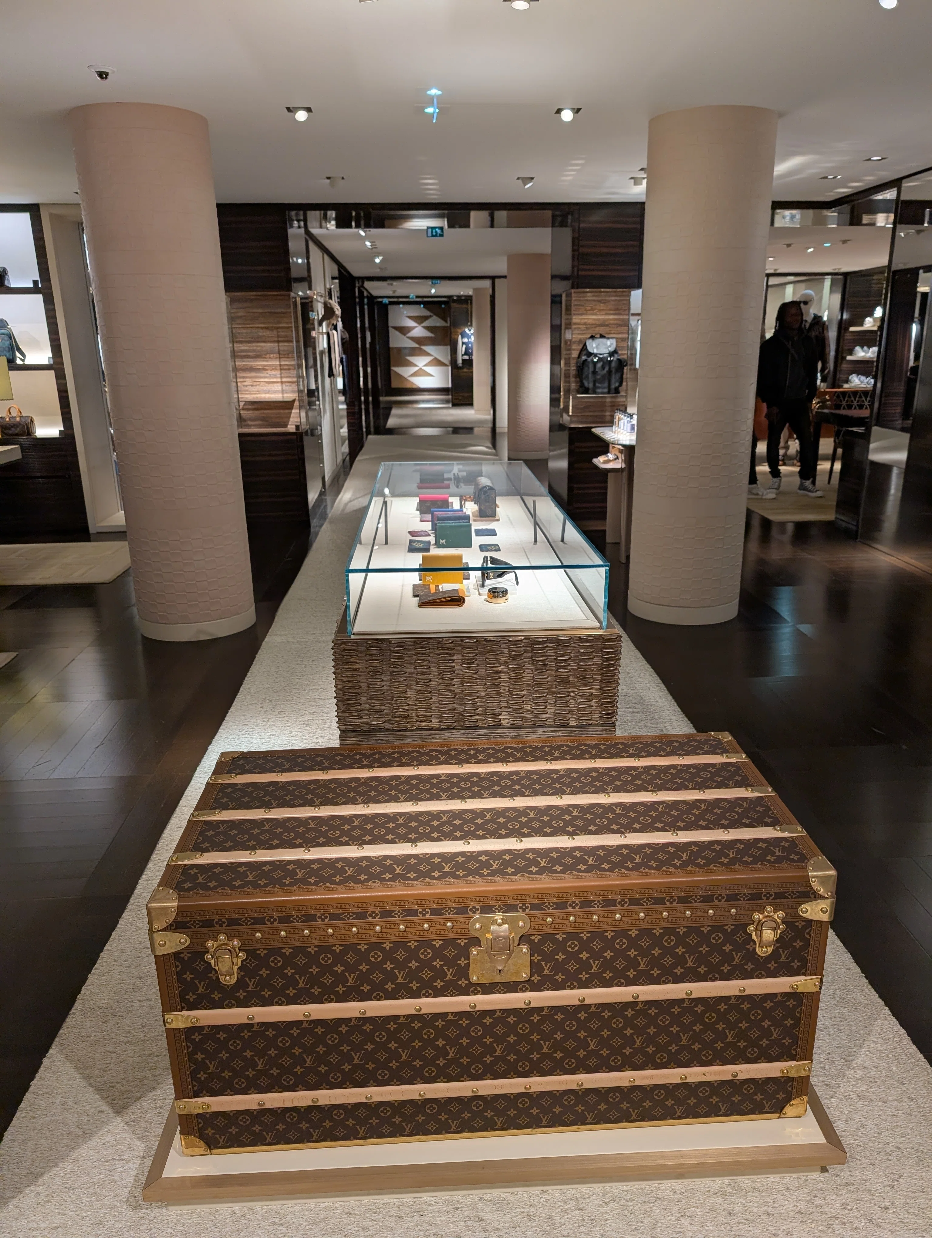 第16回】ヨーロッパ旅行編：ルイ・ヴィトン本店で自分へのご褒美を〜煌