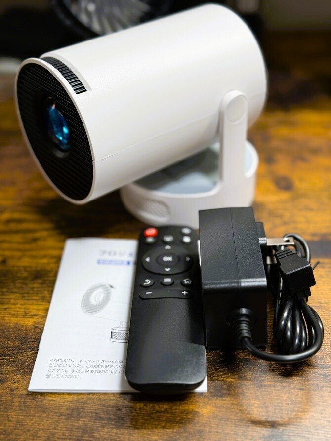 270°回転＆Android TV14.0搭載の「超小型プロジェクター」を購入して