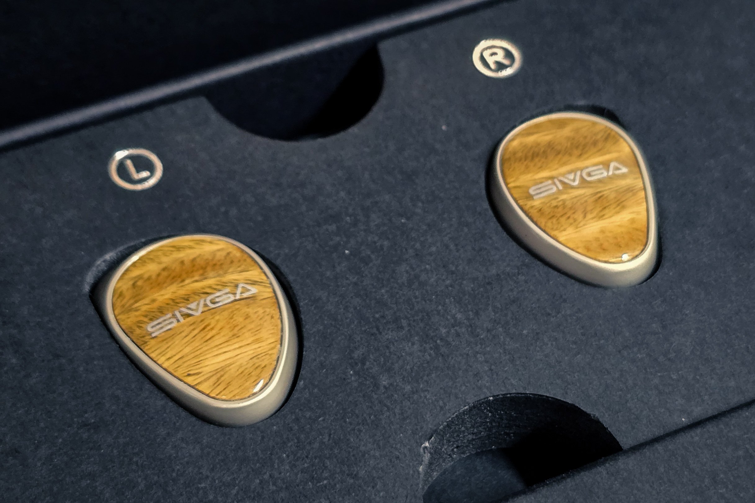 】SIVGA Que UTG – 「ガラス振動板」が描く、透き通るような狂気。1万