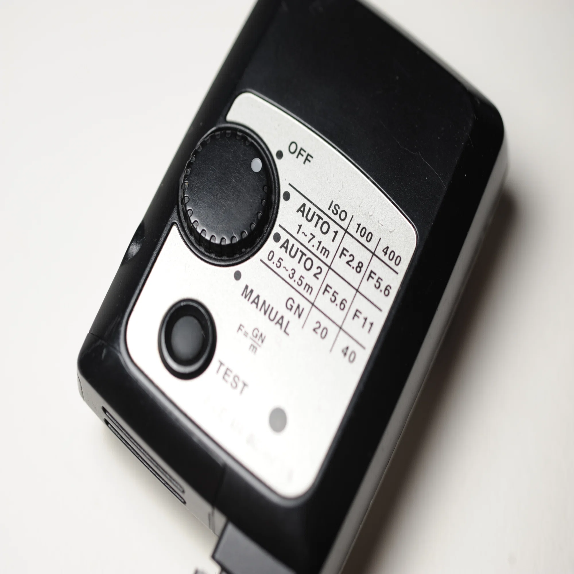 古いストロボはデジタルなら外光オートで使う（ニコン SB-28 