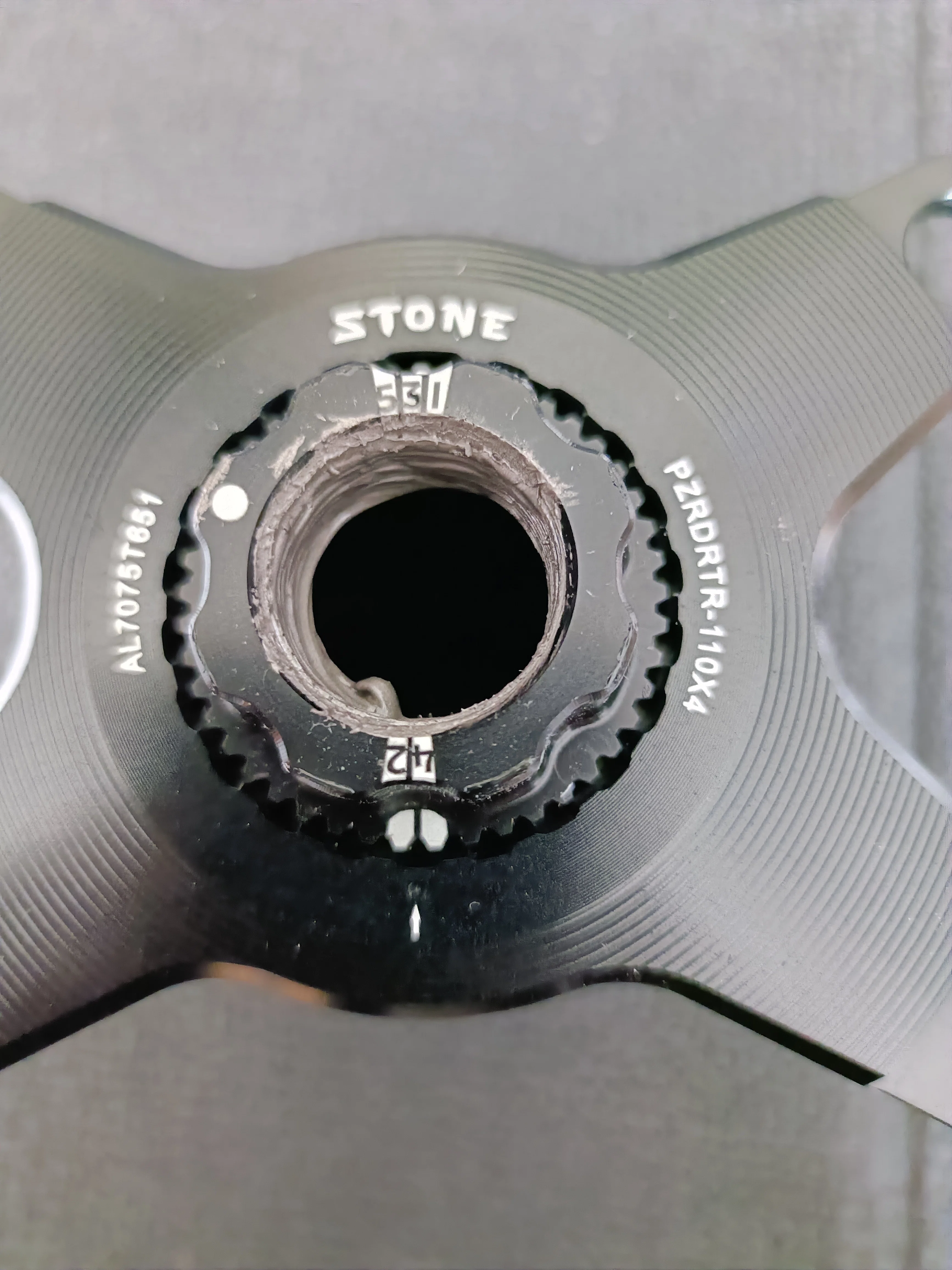 STONEのスパイダーアームを使ってROTORクランクにシマノチェーンリング