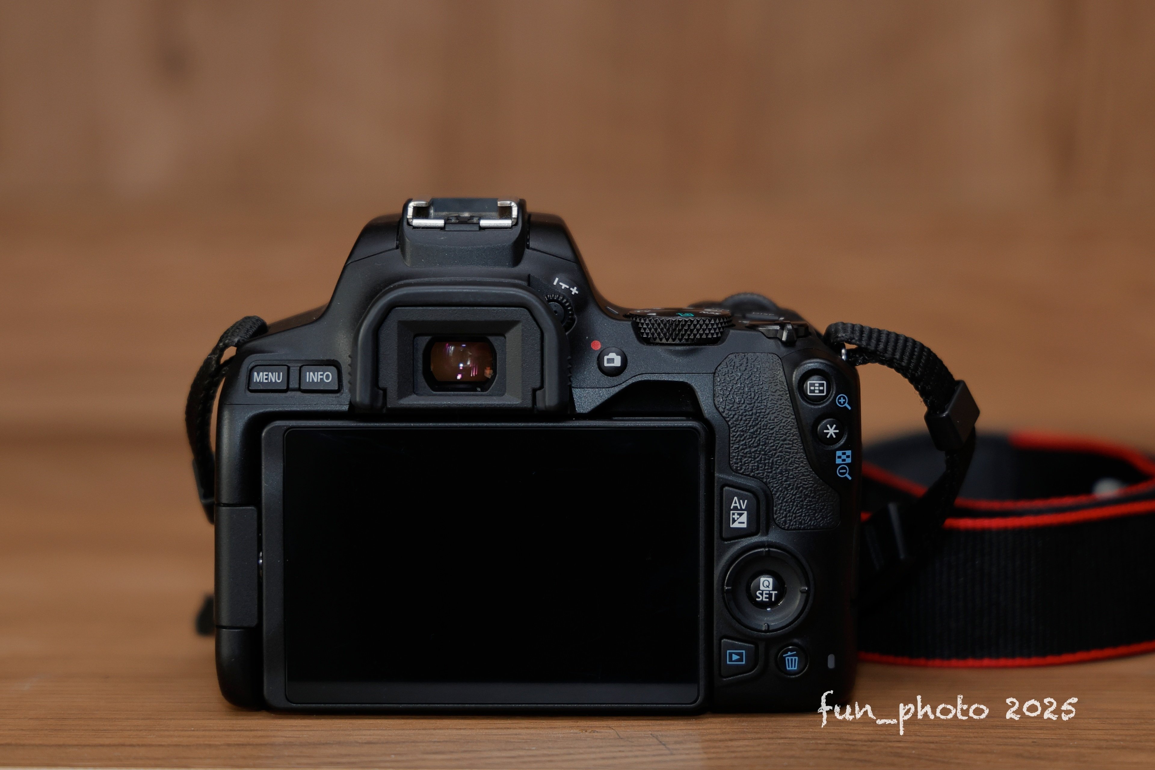 ✨運動会・紅葉撮影に最適✨Wi-Fi✨Canon Kiss X10 Wレンズ ✨運動会・紅葉撮影に最適✨Wi-Fi✨Canon Kiss X10 Wレンズ ✨運動会