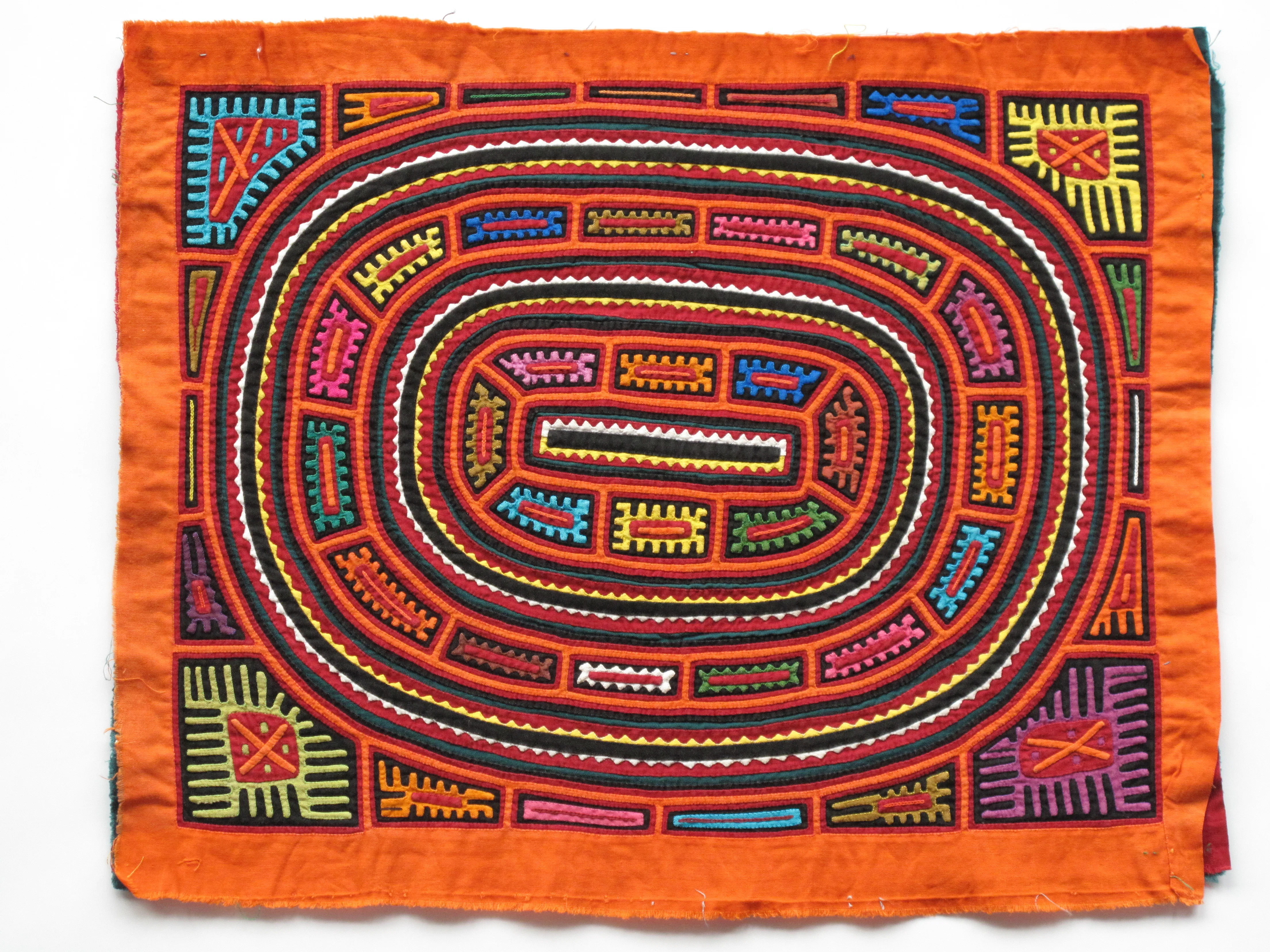 Colección de Mola: 100 Selected Traditional Kuna Handicraft