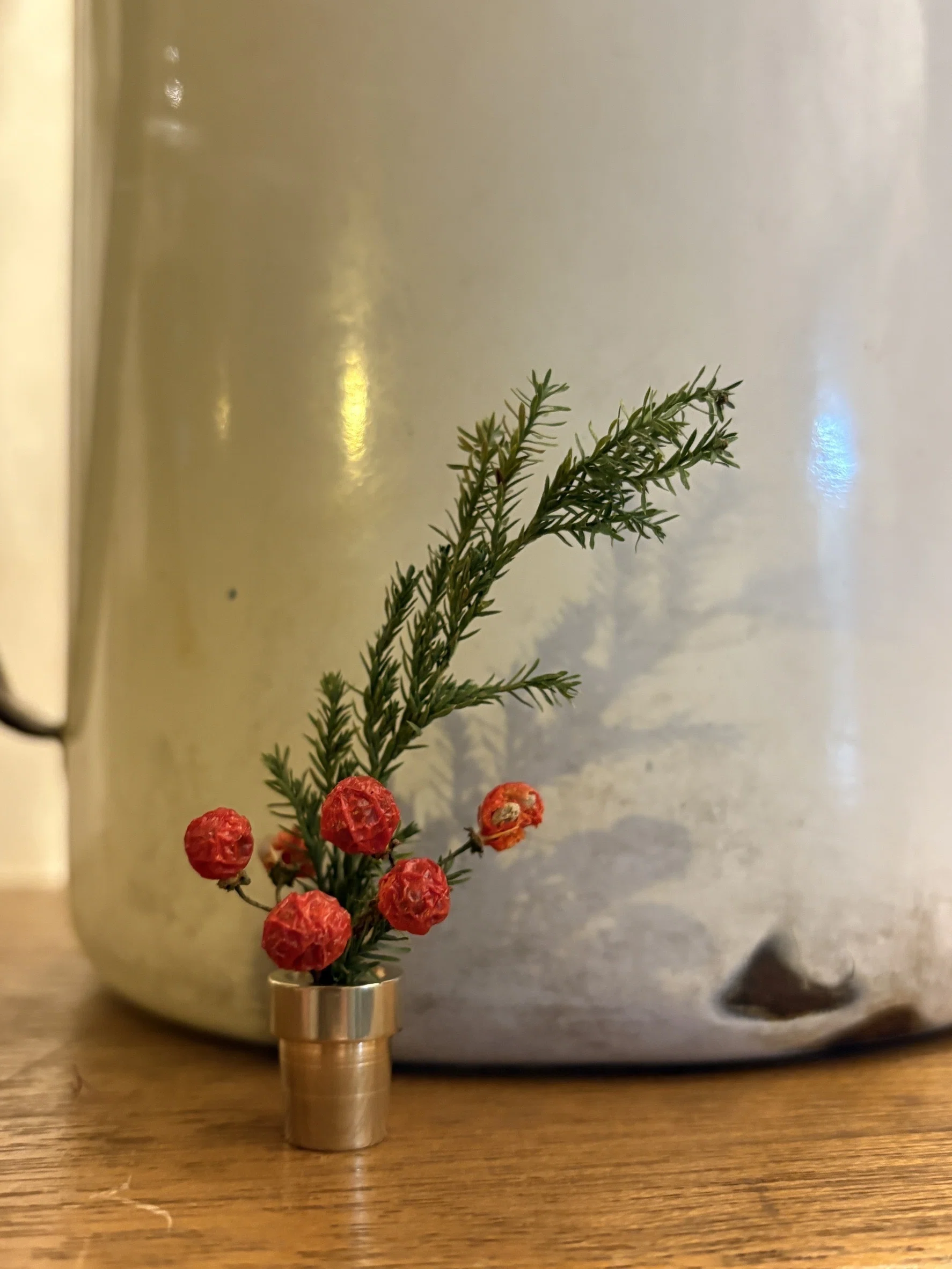 ドレクセルヘリテイジ　花瓶 マウスモチーフ 真鍮製　希少品 育つ真鍮と、つながる時間― BRASS MOUSE × HOLLYdayの物語｜HOLLYday
