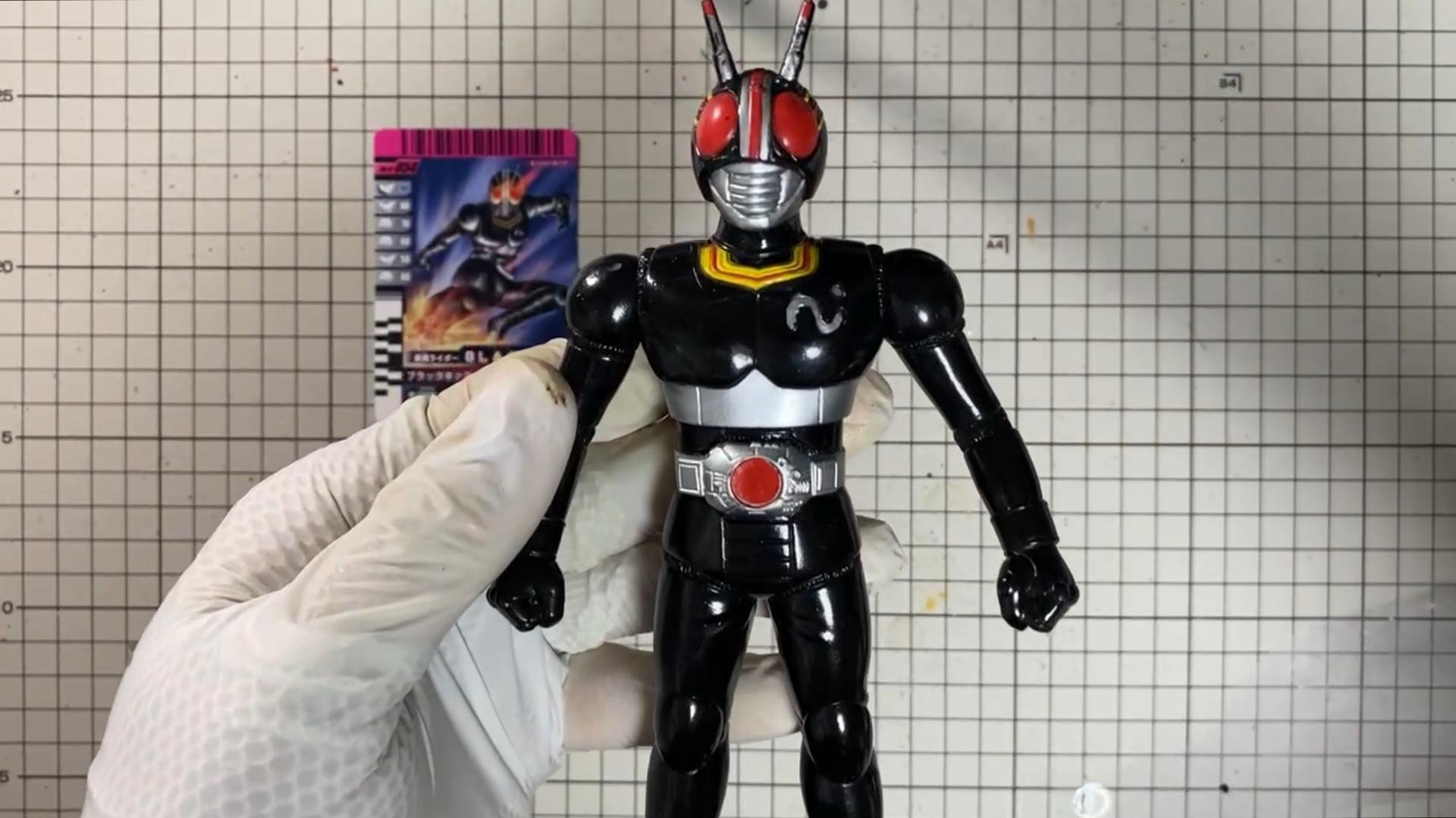 黒の記憶を塗りなおす ― 仮面ライダーブラック、ソフビ再生の記録｜筆