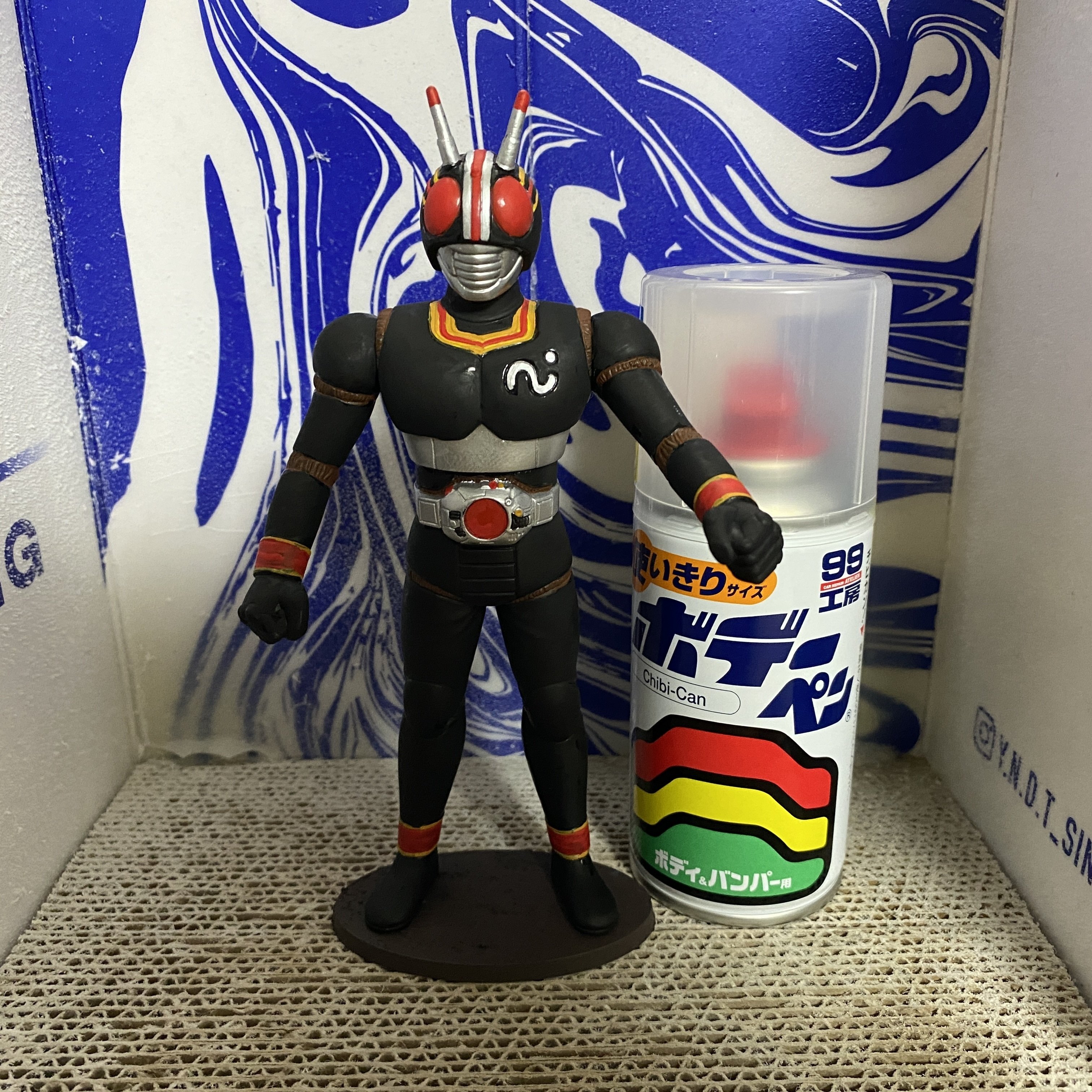 黒の記憶を塗りなおす ― 仮面ライダーブラック、ソフビ再生の記録｜筆