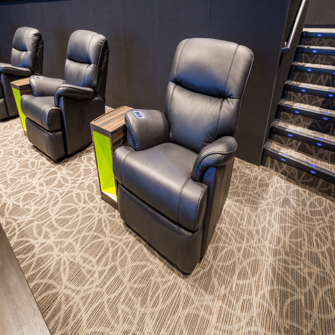 えいぶろぐ】シネコンの各種「プレミアムシート」の比較・レビュー