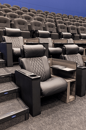 えいぶろぐ】シネコンの各種「プレミアムシート」の比較・レビュー