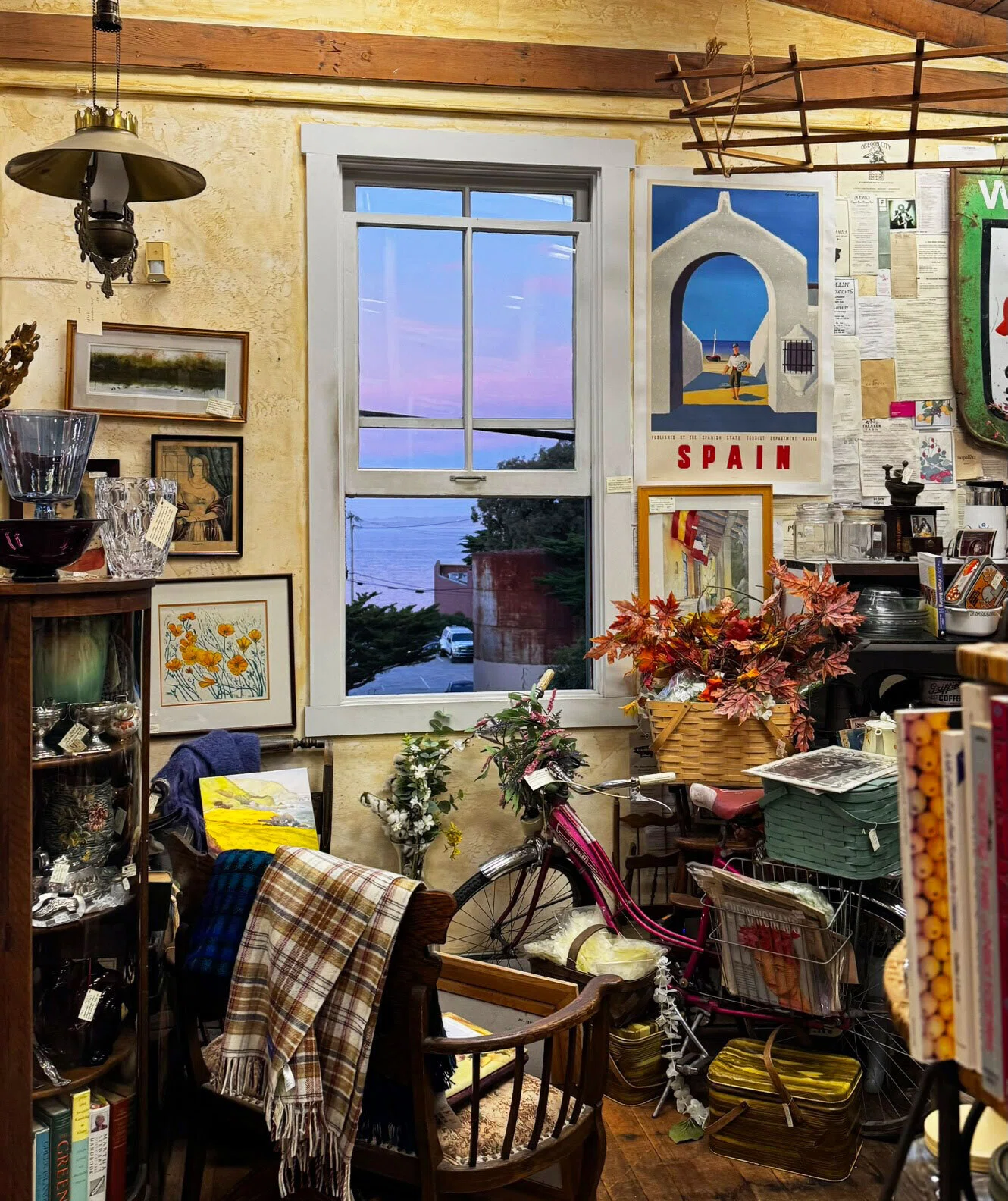 モントレーでアンティークハンティング〈Cannery Row Antiques Mall 