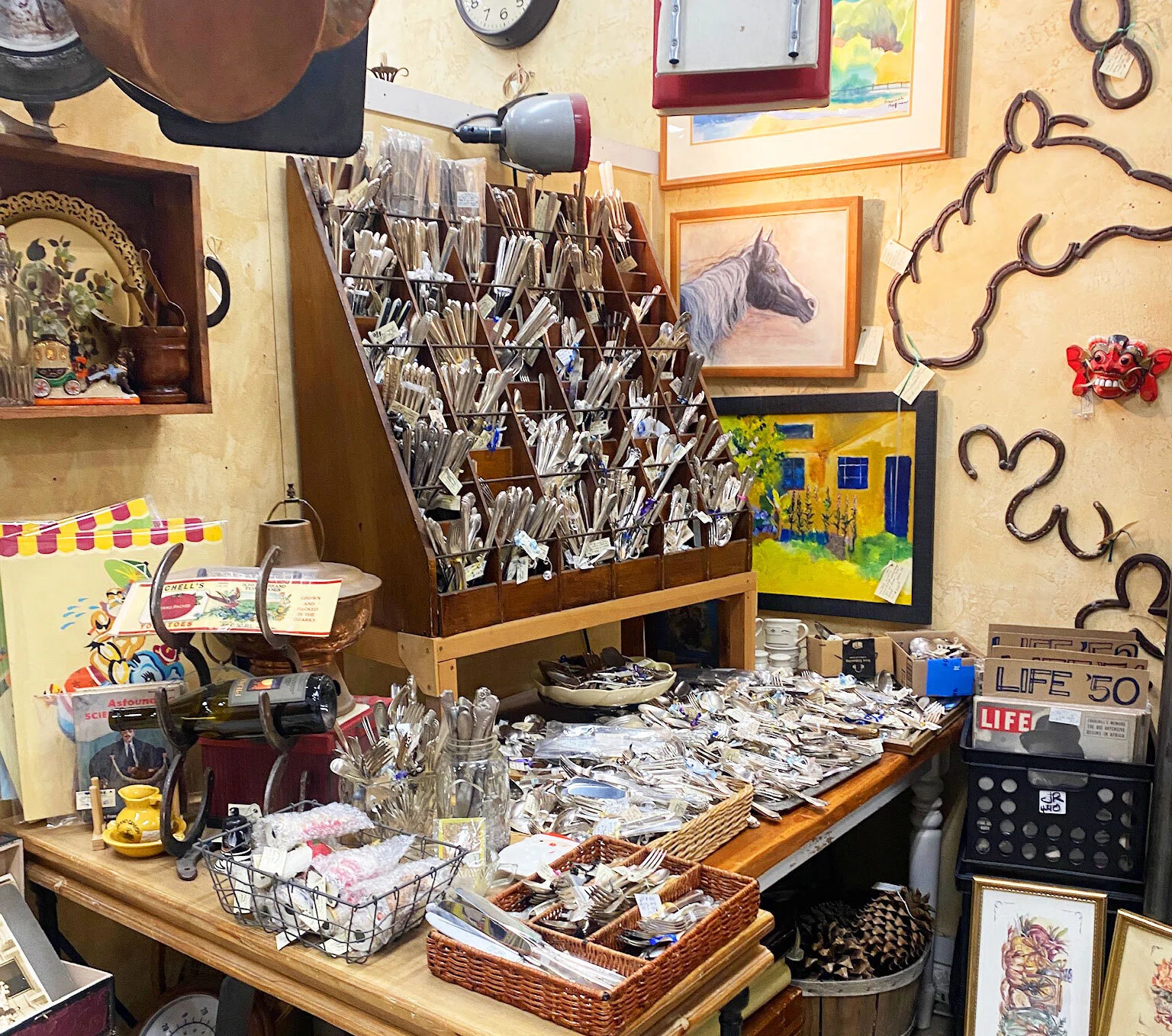 モントレーでアンティークハンティング〈Cannery Row Antiques Mall