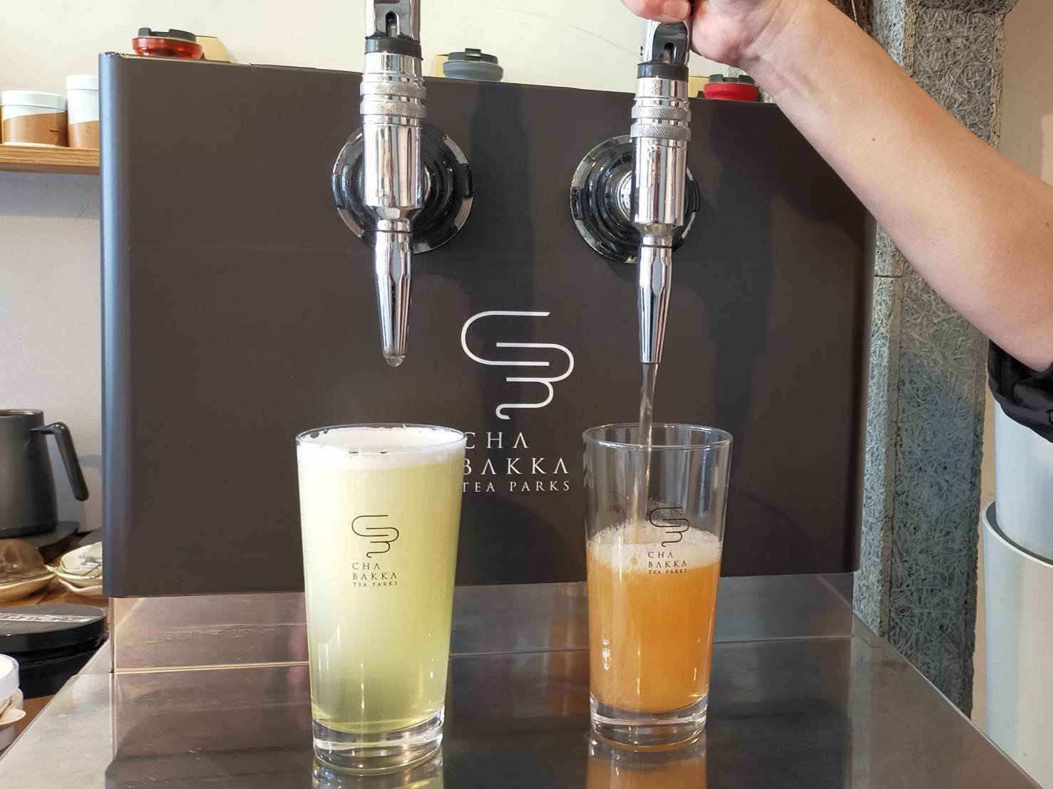 鎌倉市】ビールサーバーから注ぐ、日本初のドラフトティー！クリーミー