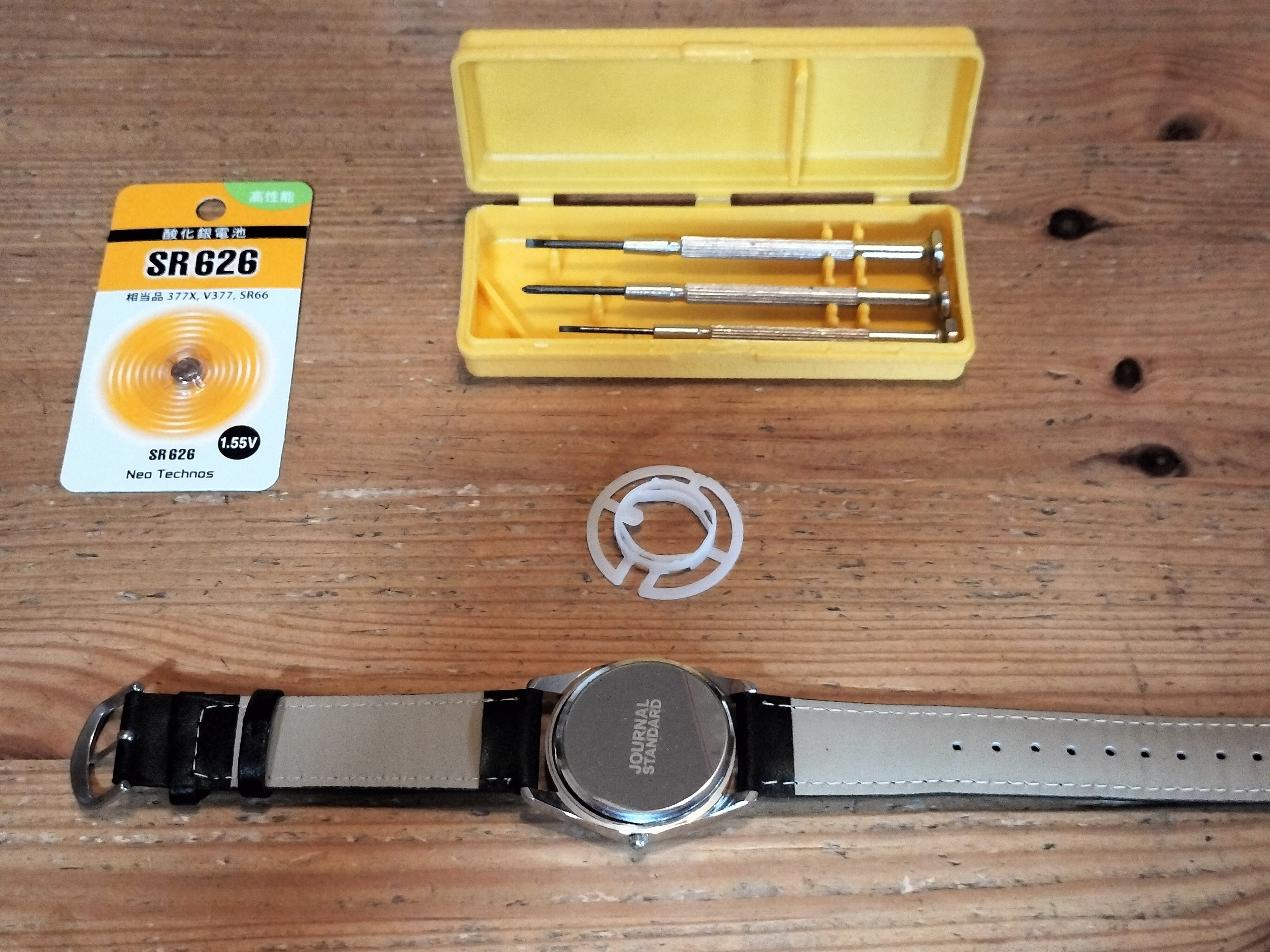 時計屋さんに行く前に試したい！スヌーピー腕時計の電池交換を自分で