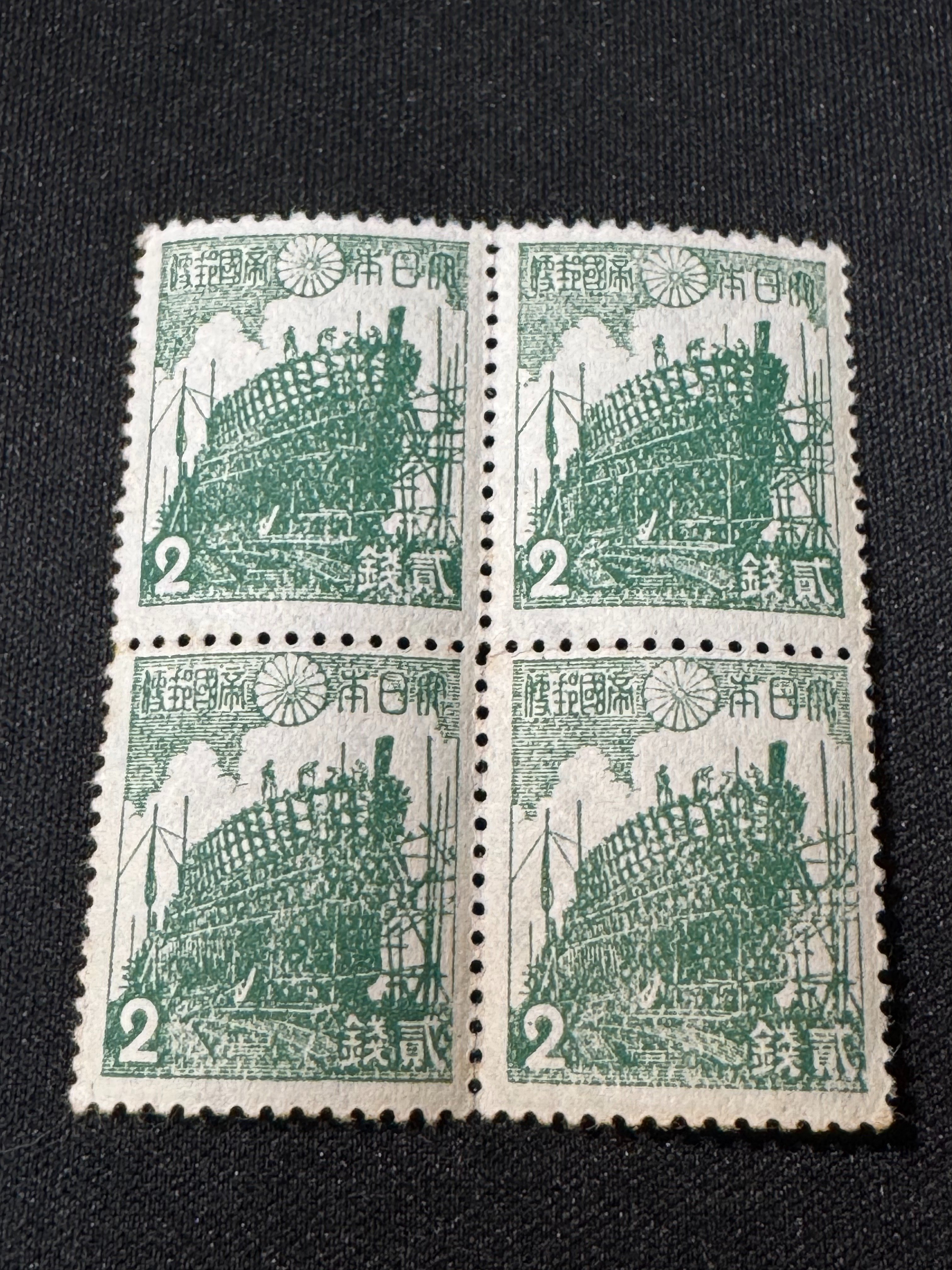 戦争中に発行された切手から、軍事色の強いものを取り上げましたーが