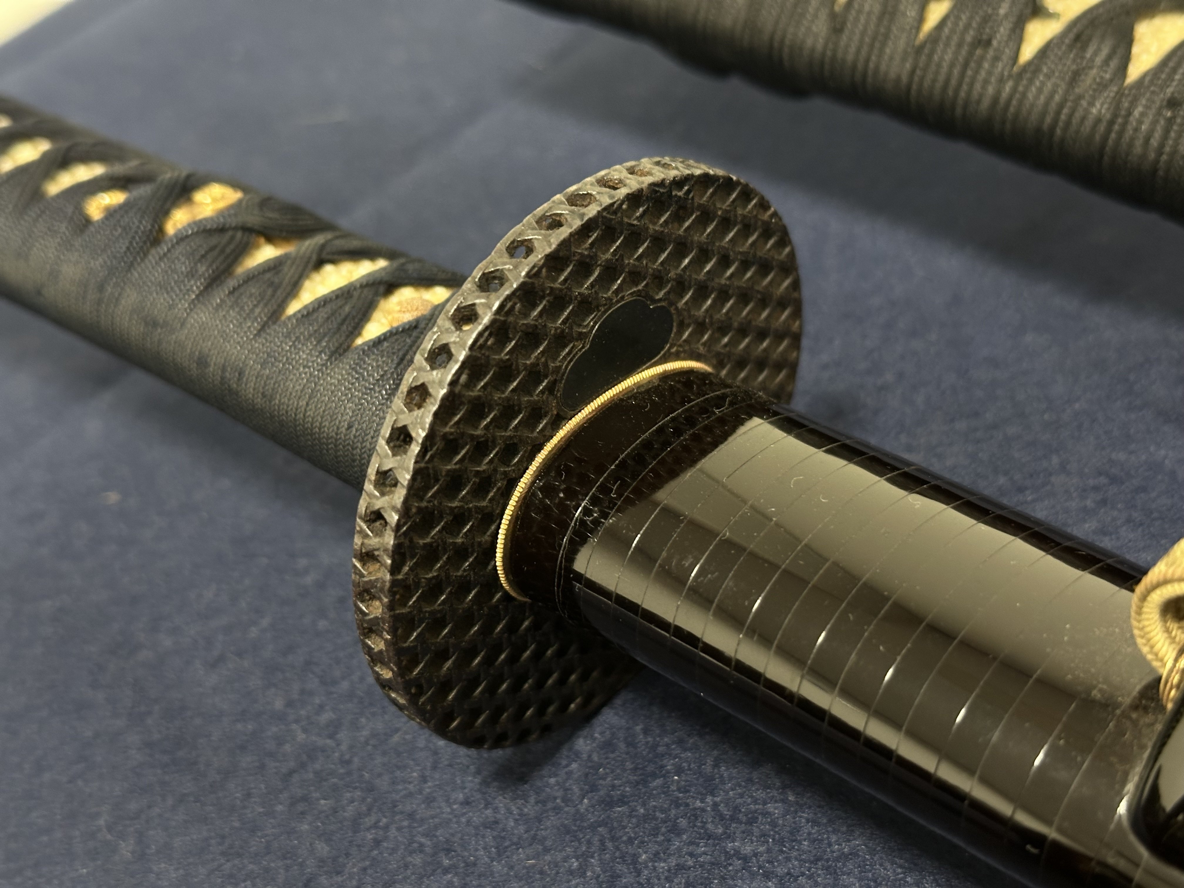 鉄地縁頭　玉鋼　江戸中期　無骨な拵に　良い錆です 面白い造りの鉄鐔｜刀箱師の日本刀ブログ 中村圭佑