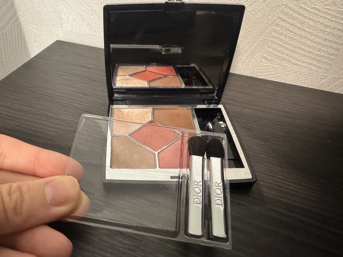[Carmine Allergy] My eyes were swollen shut from my favorite Dior ...